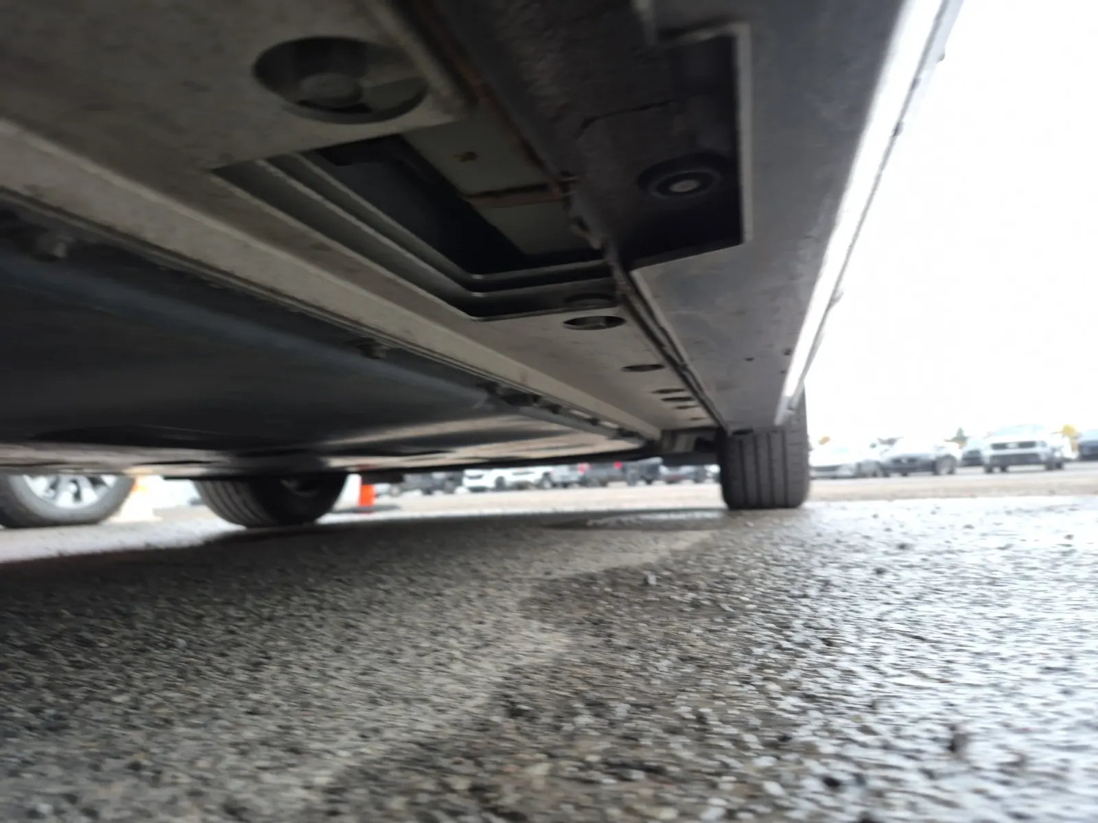 Undercarriage - Passenger Photo