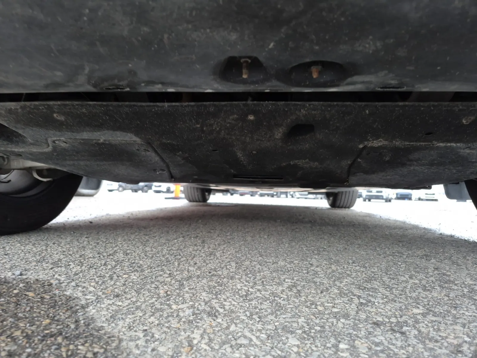 Undercarriage - Rear Photo