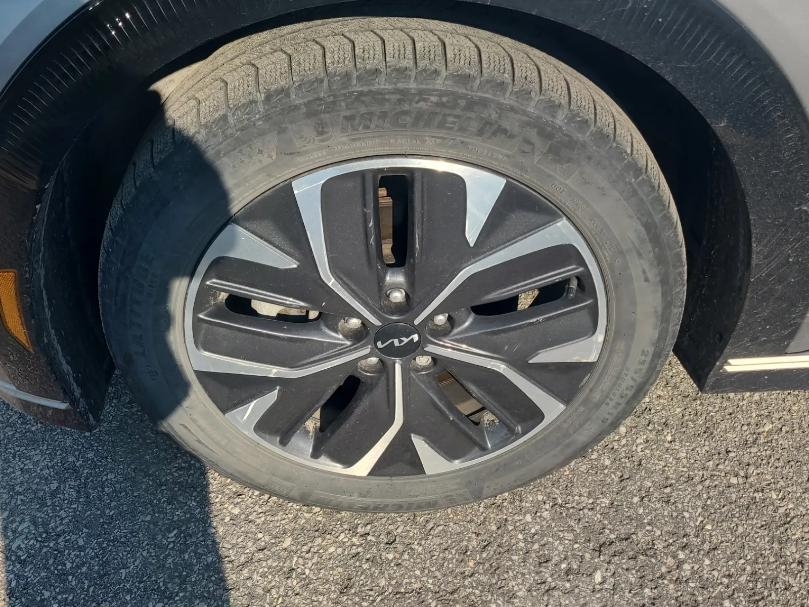 Front driver wheel/tire photo