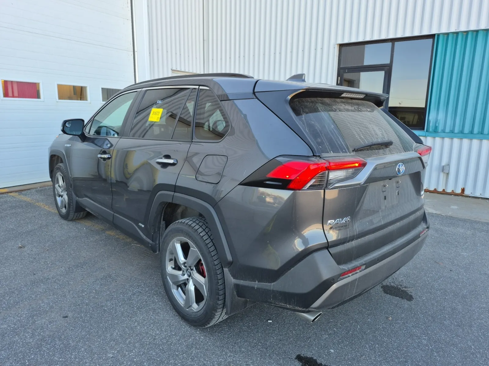 Driver Rear 3/4 Photo