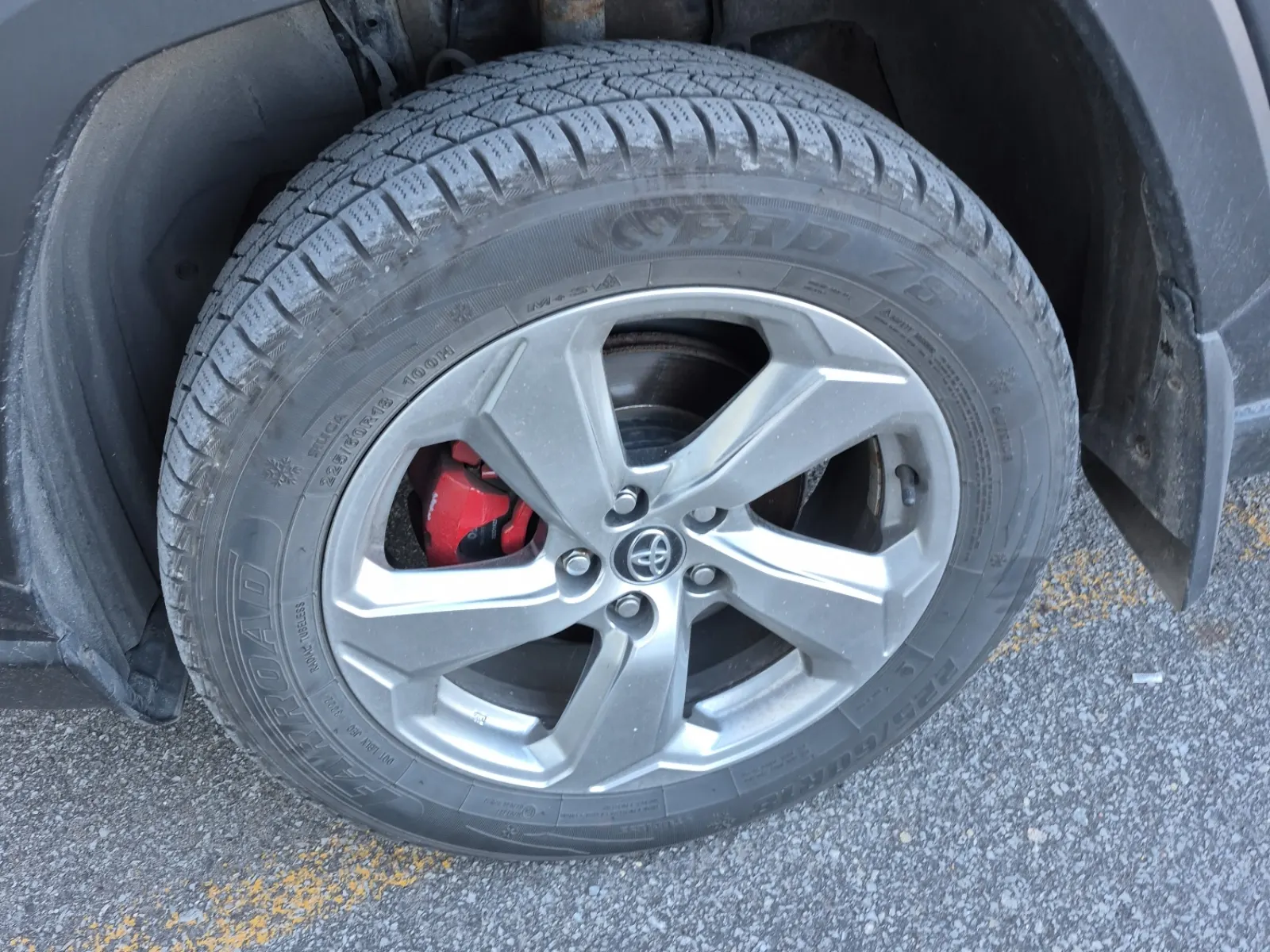 Front driver wheel/tire photo