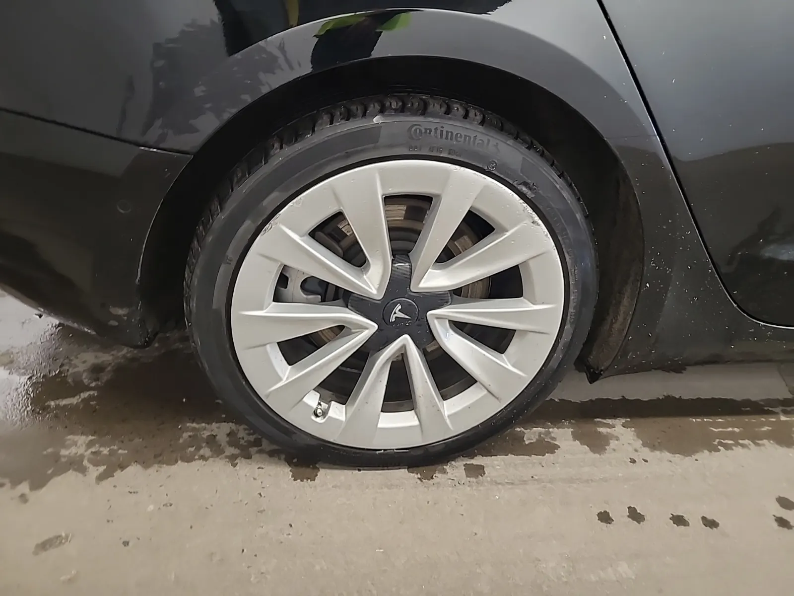 Right Rear Wheel/Tire Photo