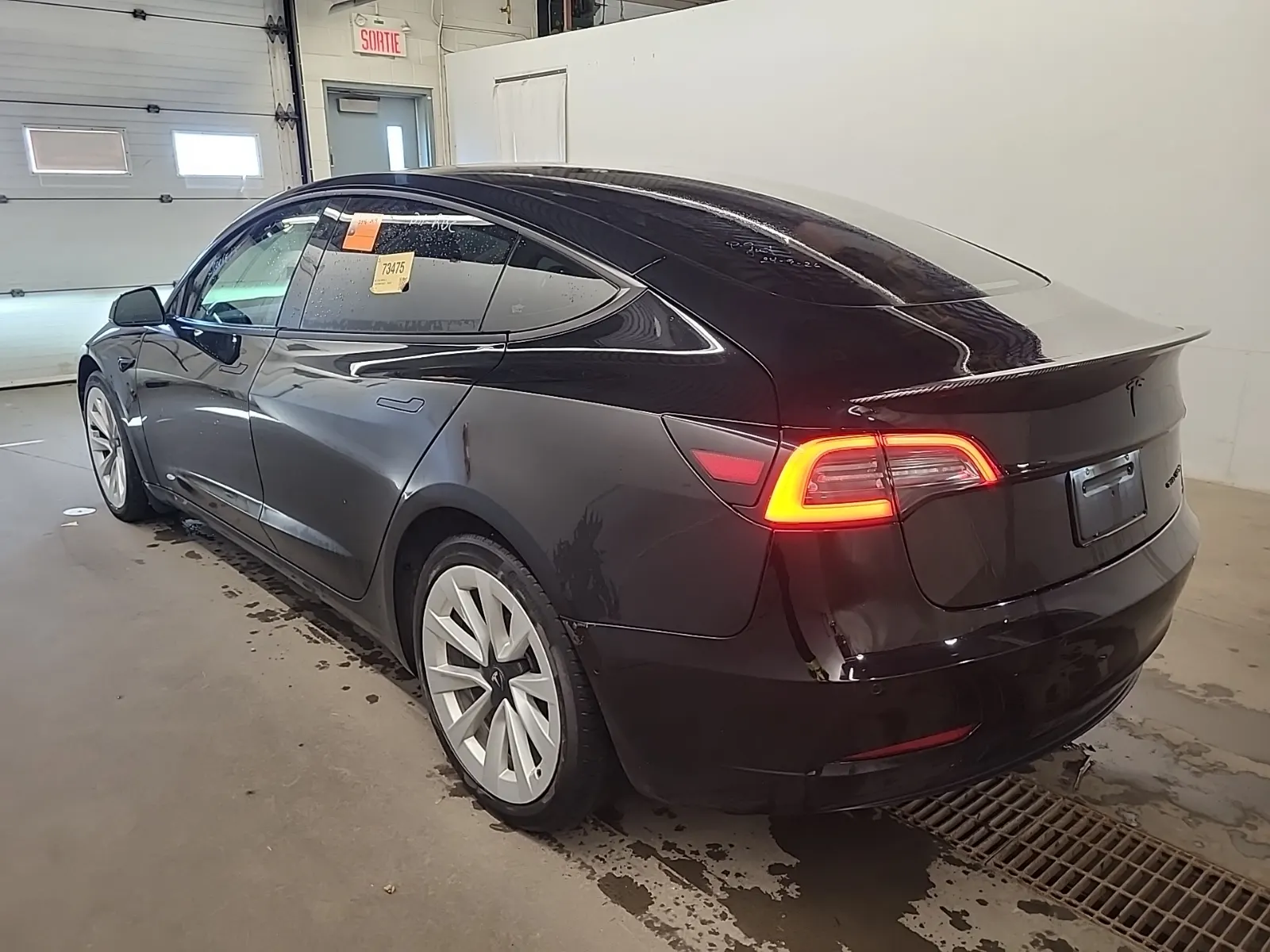 Driver Rear 3/4 Photo