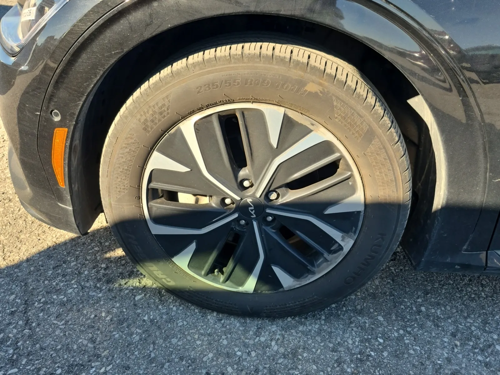 Front driver wheel/tire photo