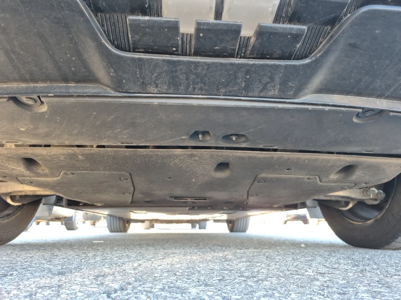 Undercarriage - Rear Photo