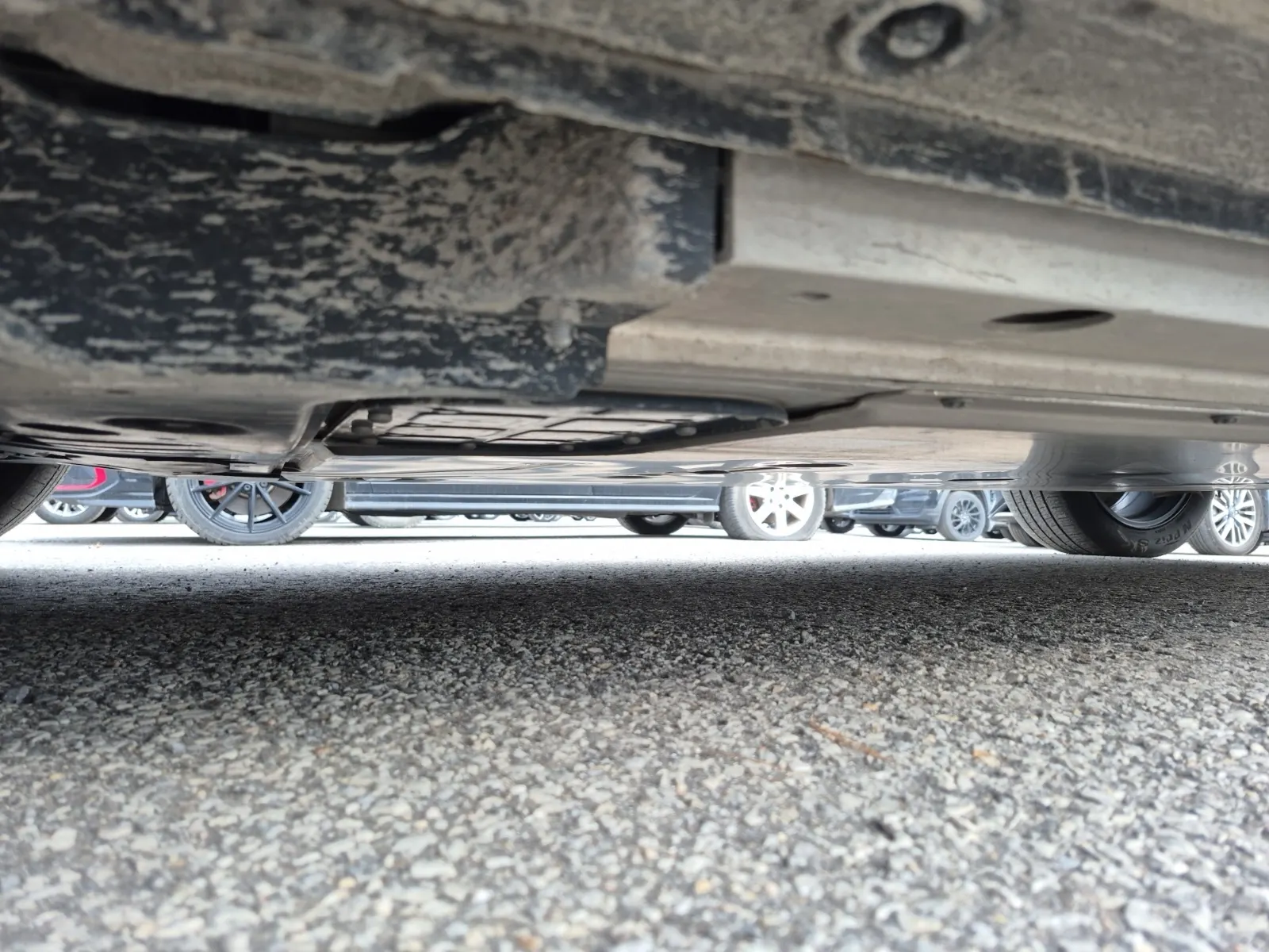 Undercarriage - Driver Photo
