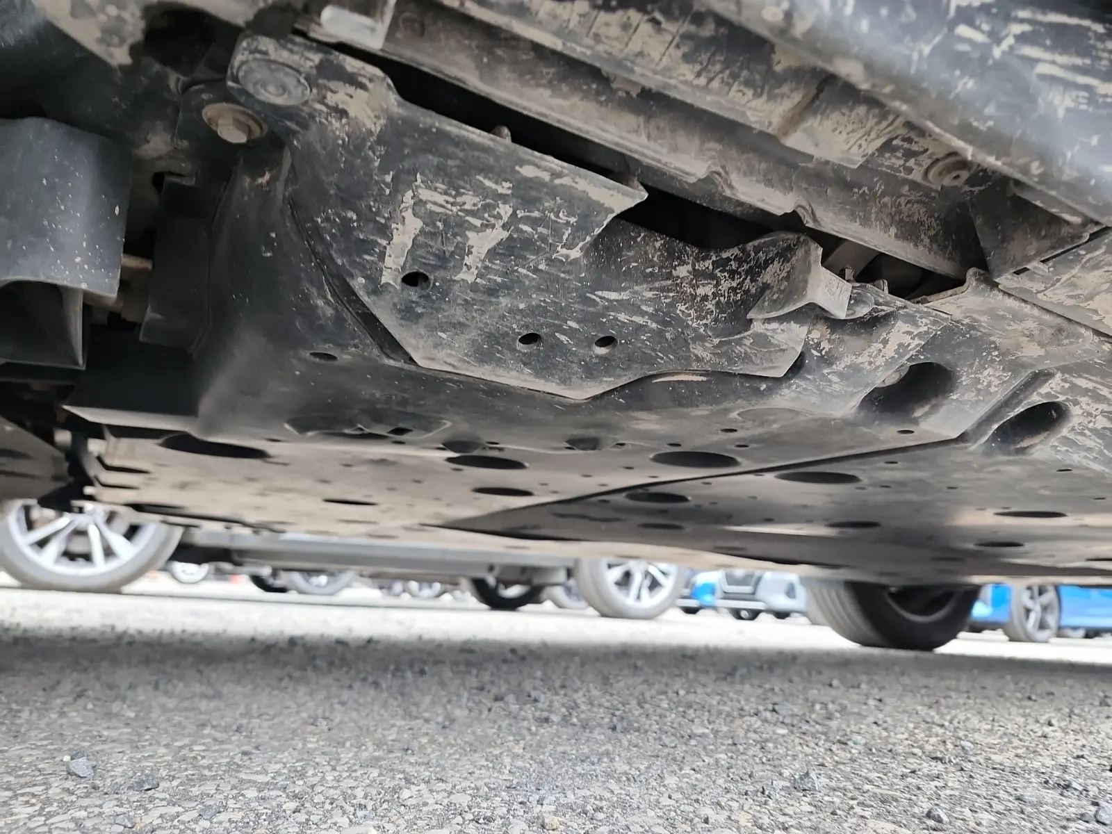 Undercarriage - Driver Photo