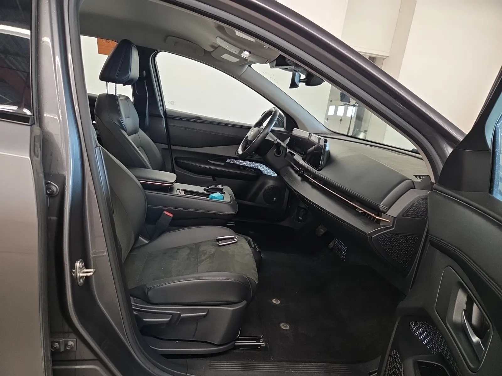 Right Side Interior Photo