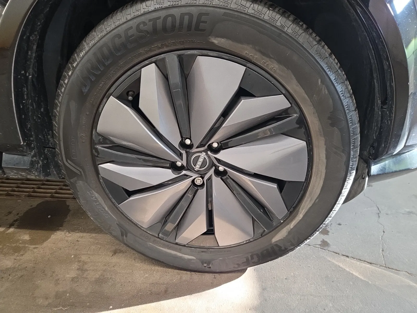Right Front Wheel/Tire Photo
