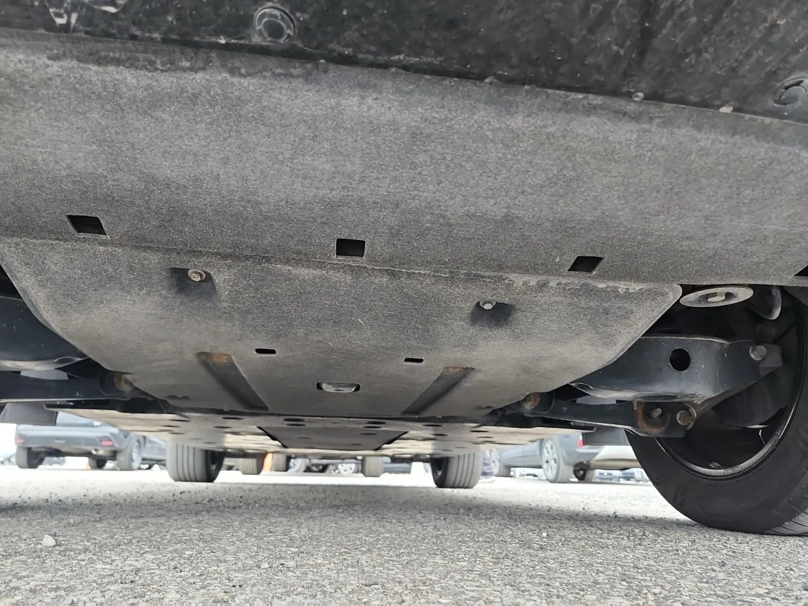 Undercarriage - Rear Photo
