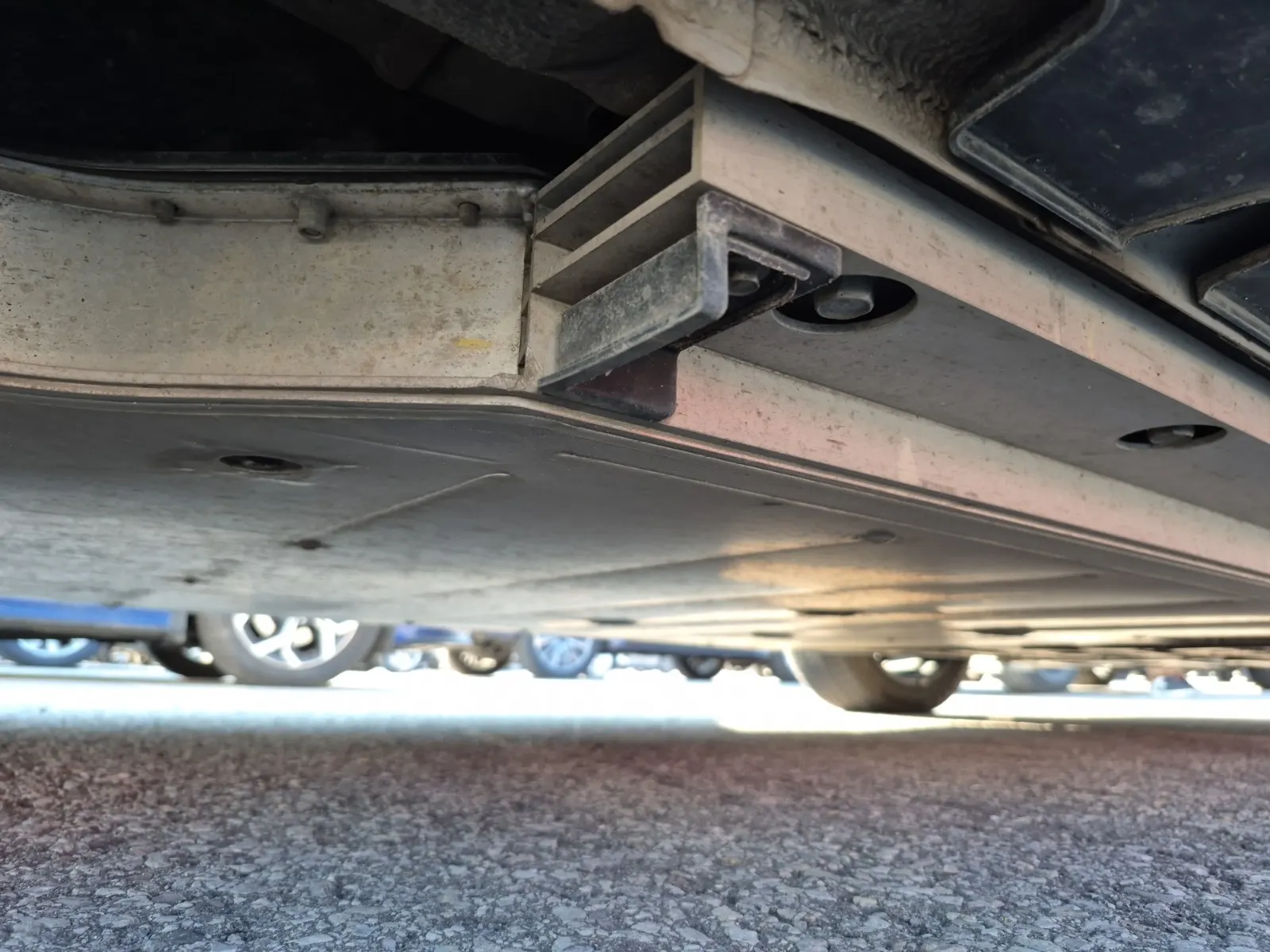 Undercarriage - Passenger Photo