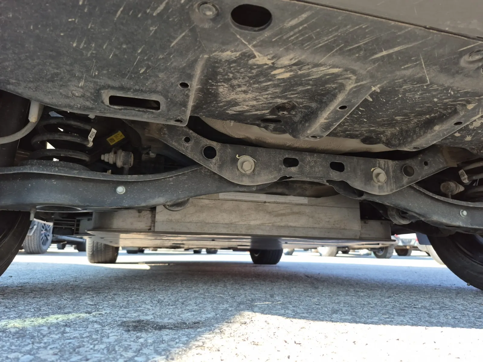 Undercarriage - Rear Photo