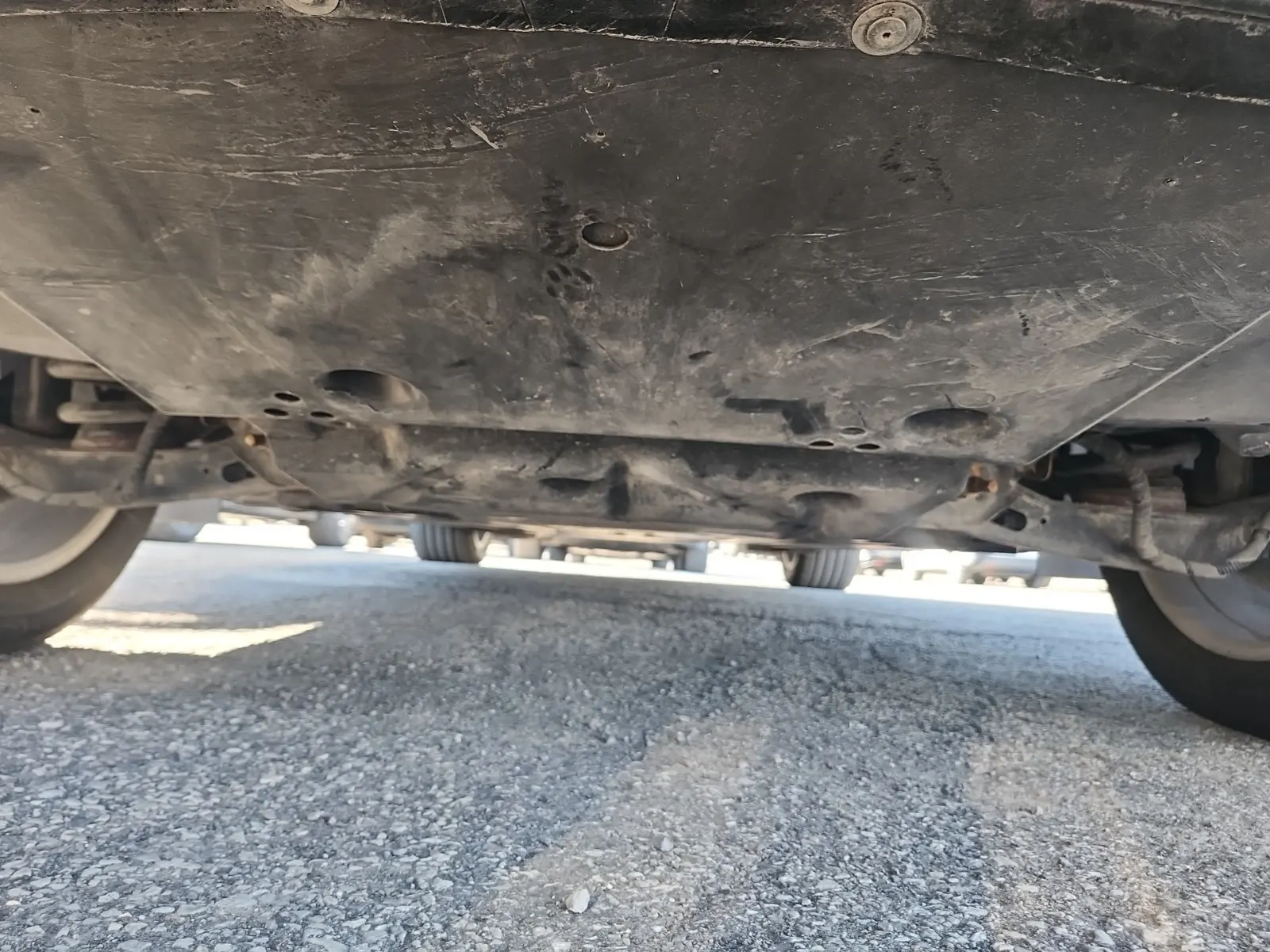 Undercarriage - Rear Photo