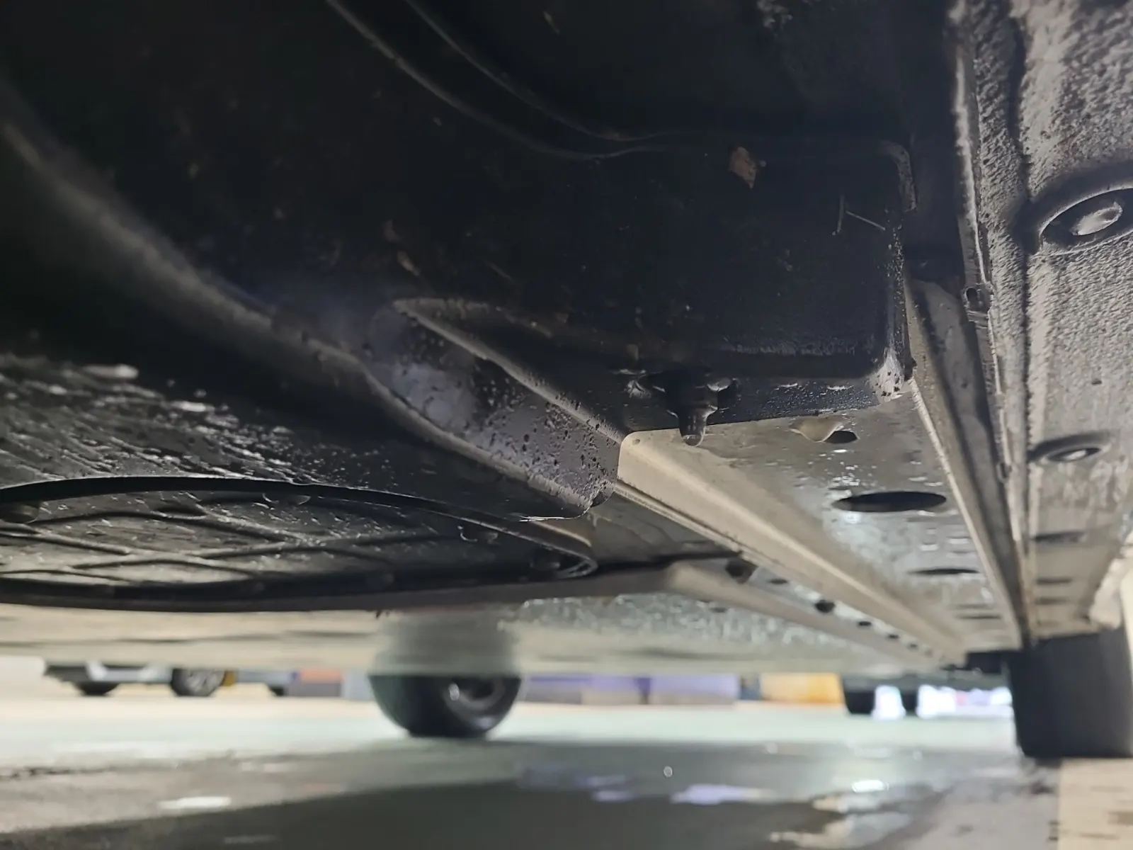 Undercarriage - Driver Photo
