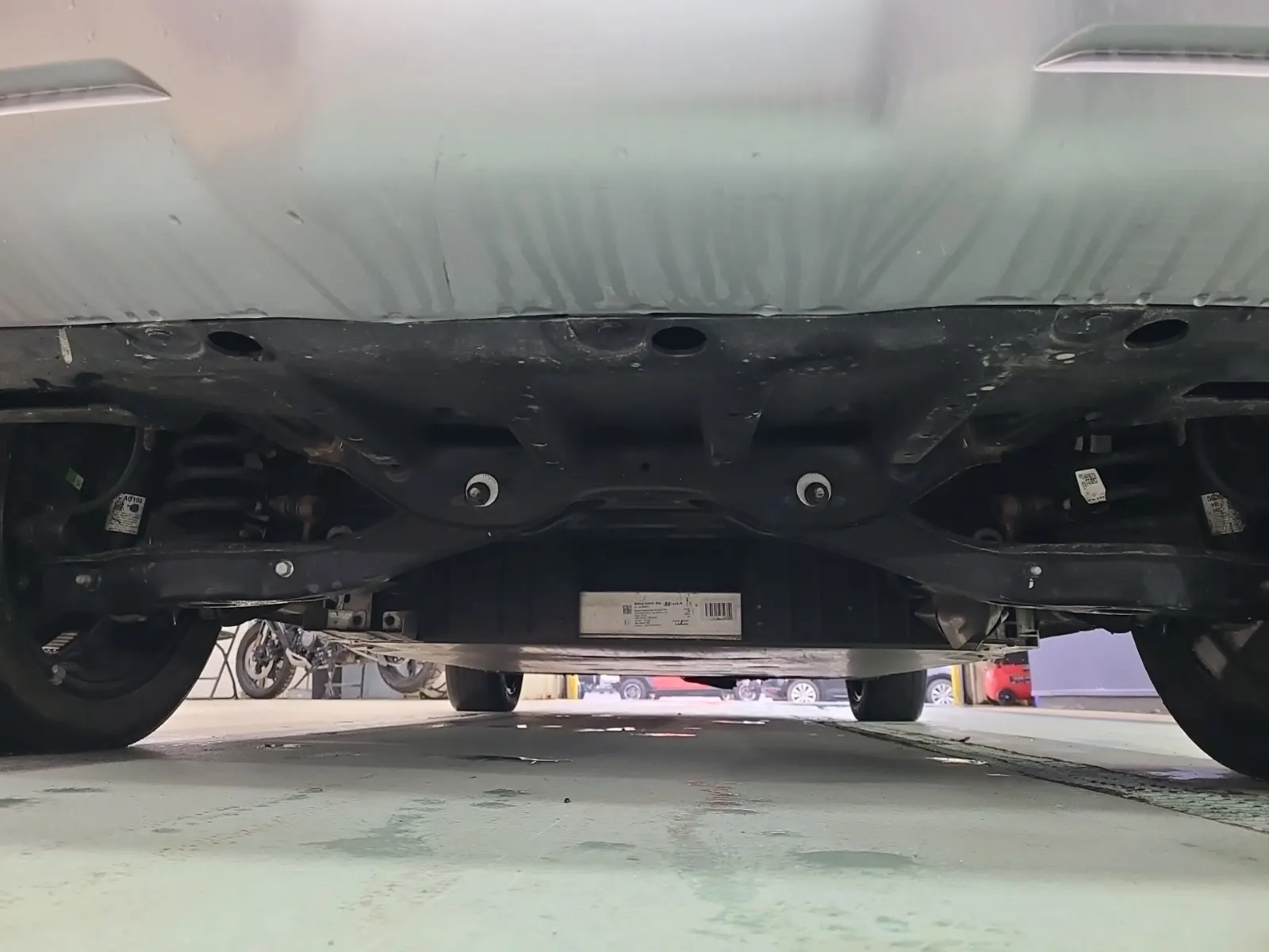 Undercarriage - Rear Photo