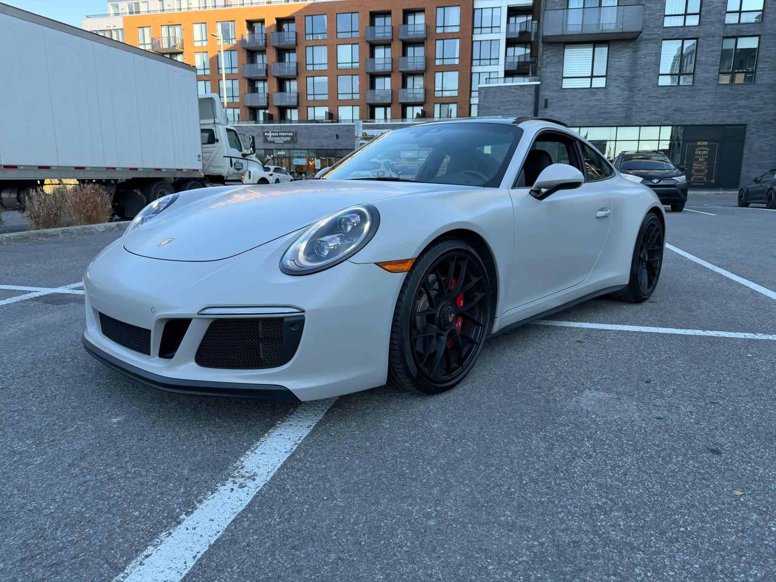 3/4 Front (Main image)