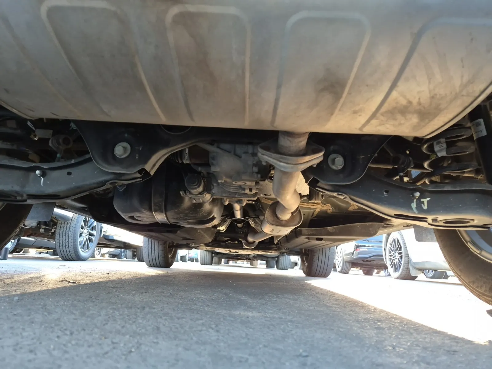 Undercarriage - Rear Photo