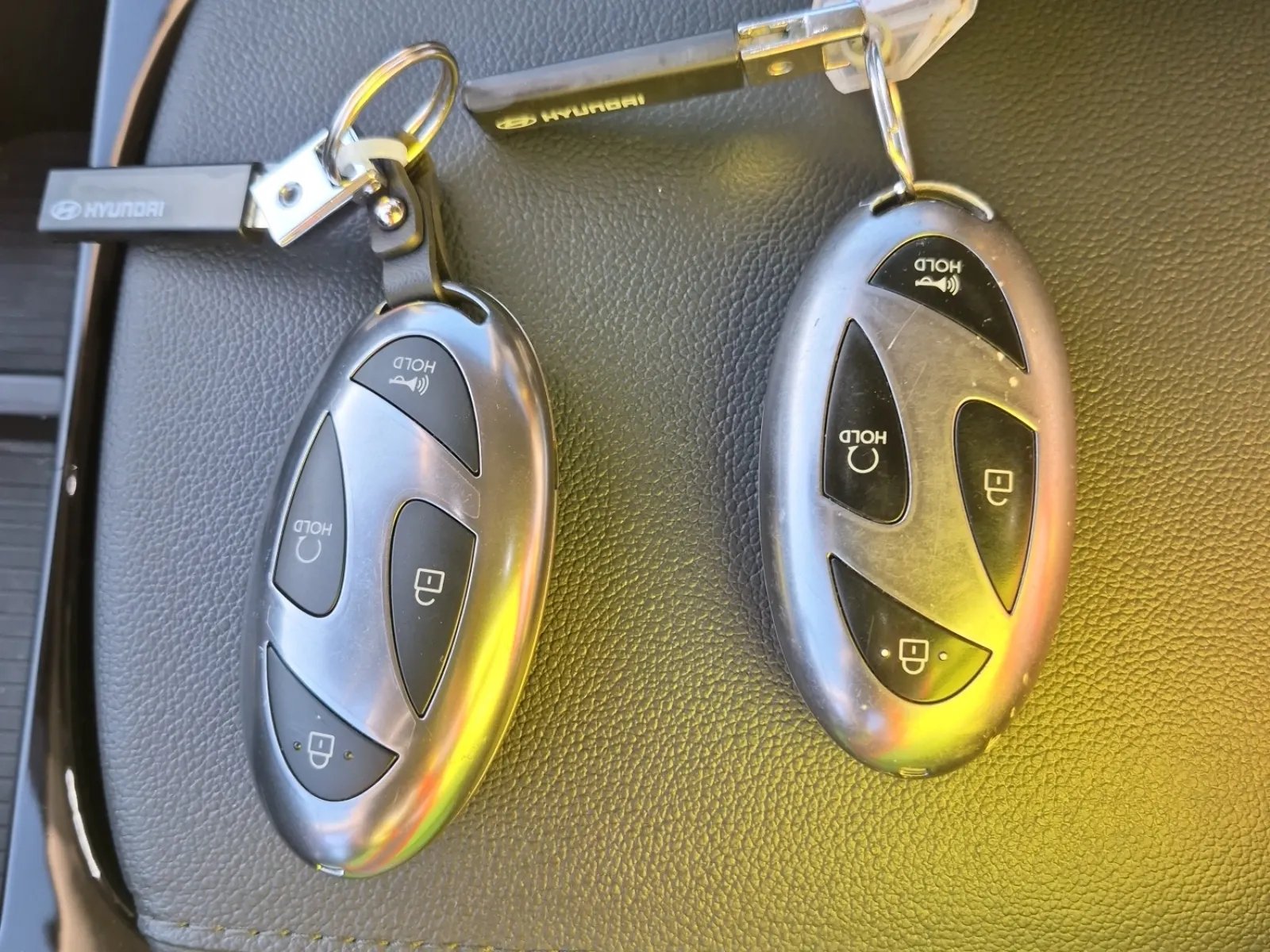 Keys/Fobs/Manual Photo