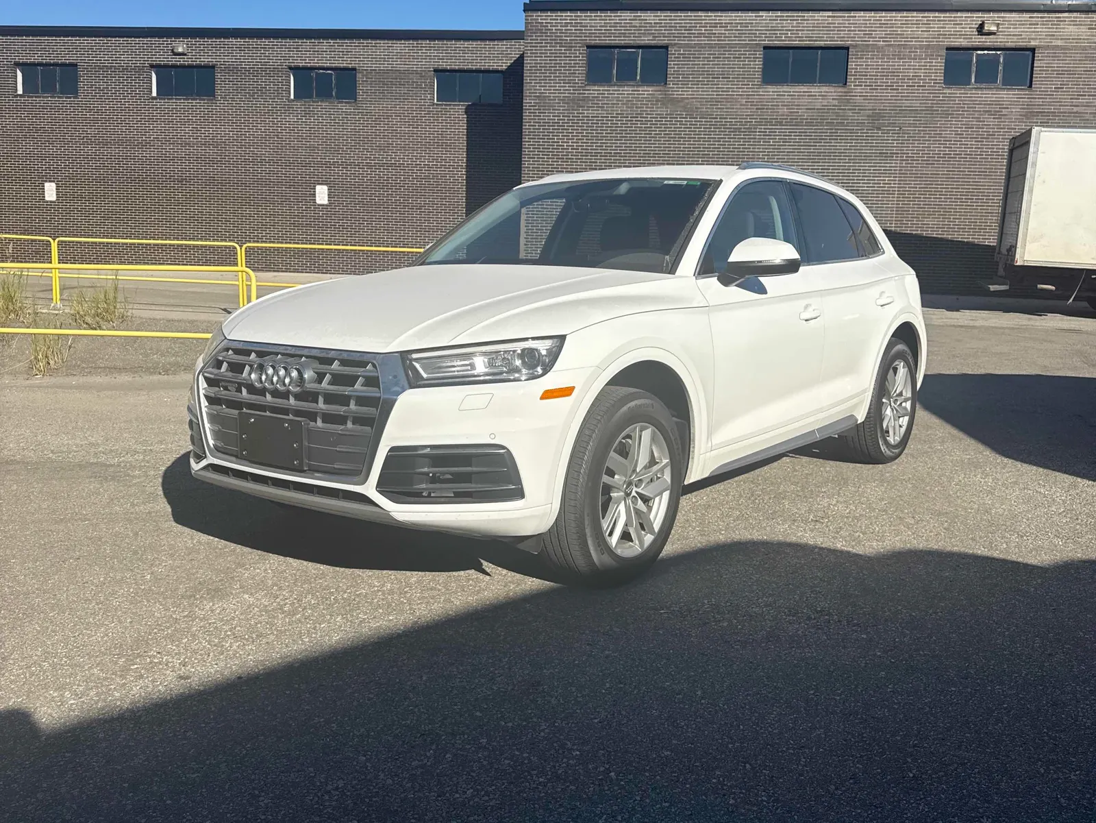 3/4 Front (Main image)