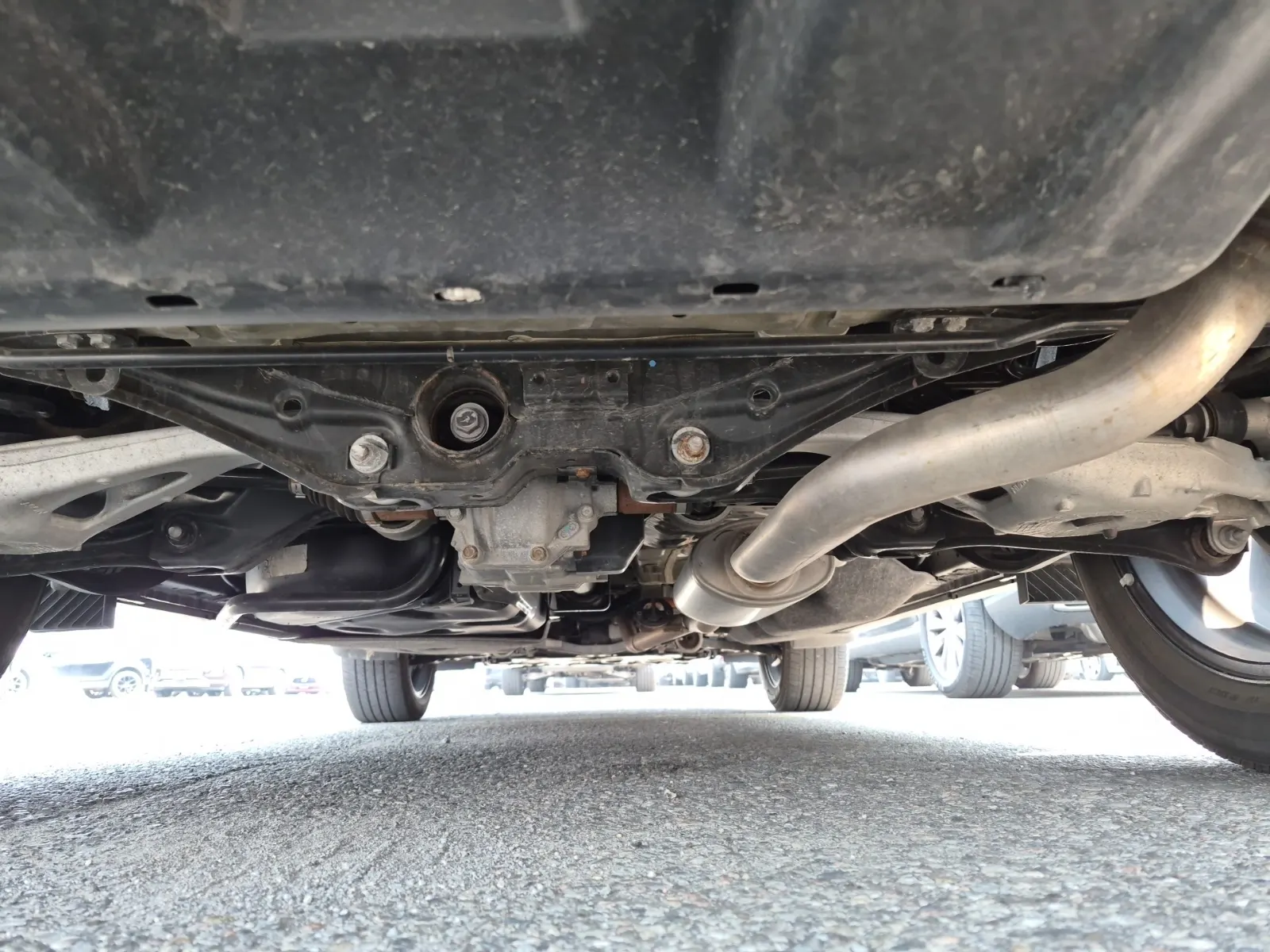 Undercarriage - Rear Photo