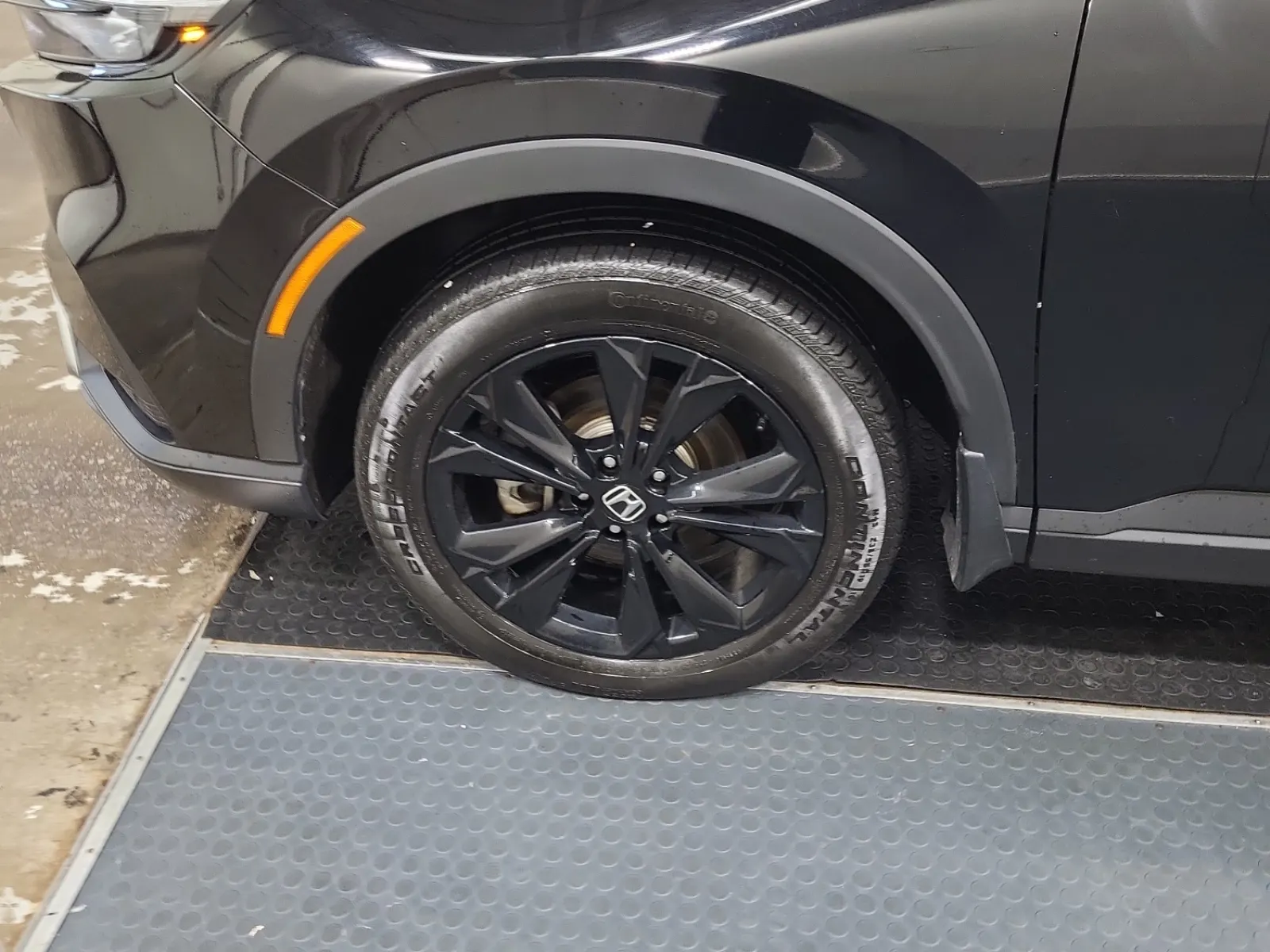 Front driver wheel/tire photo