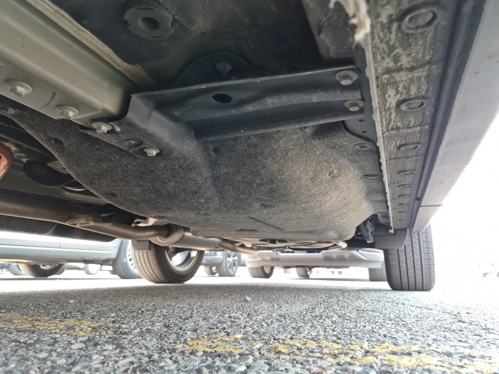 Undercarriage - Driver Photo