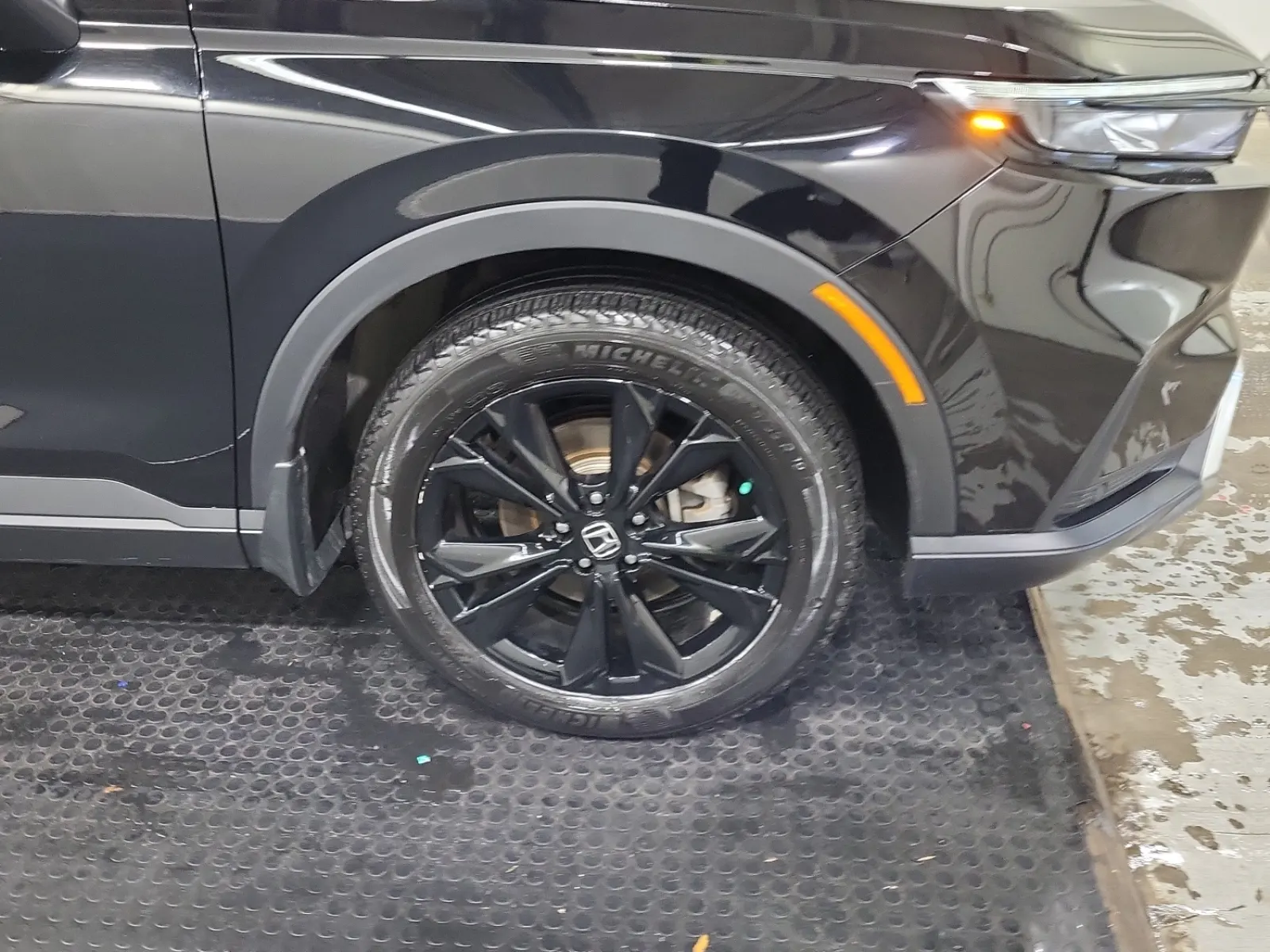 Right Front Wheel/Tire Photo