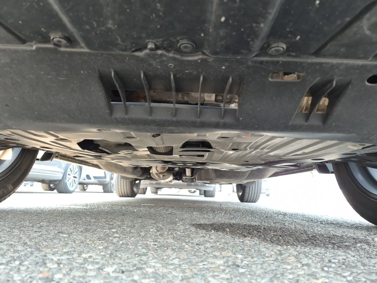 Undercarriage - Front Photo