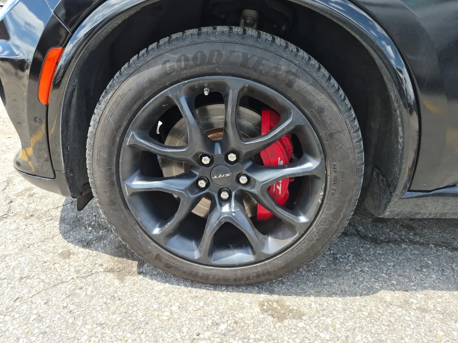 Front driver wheel/tire photo