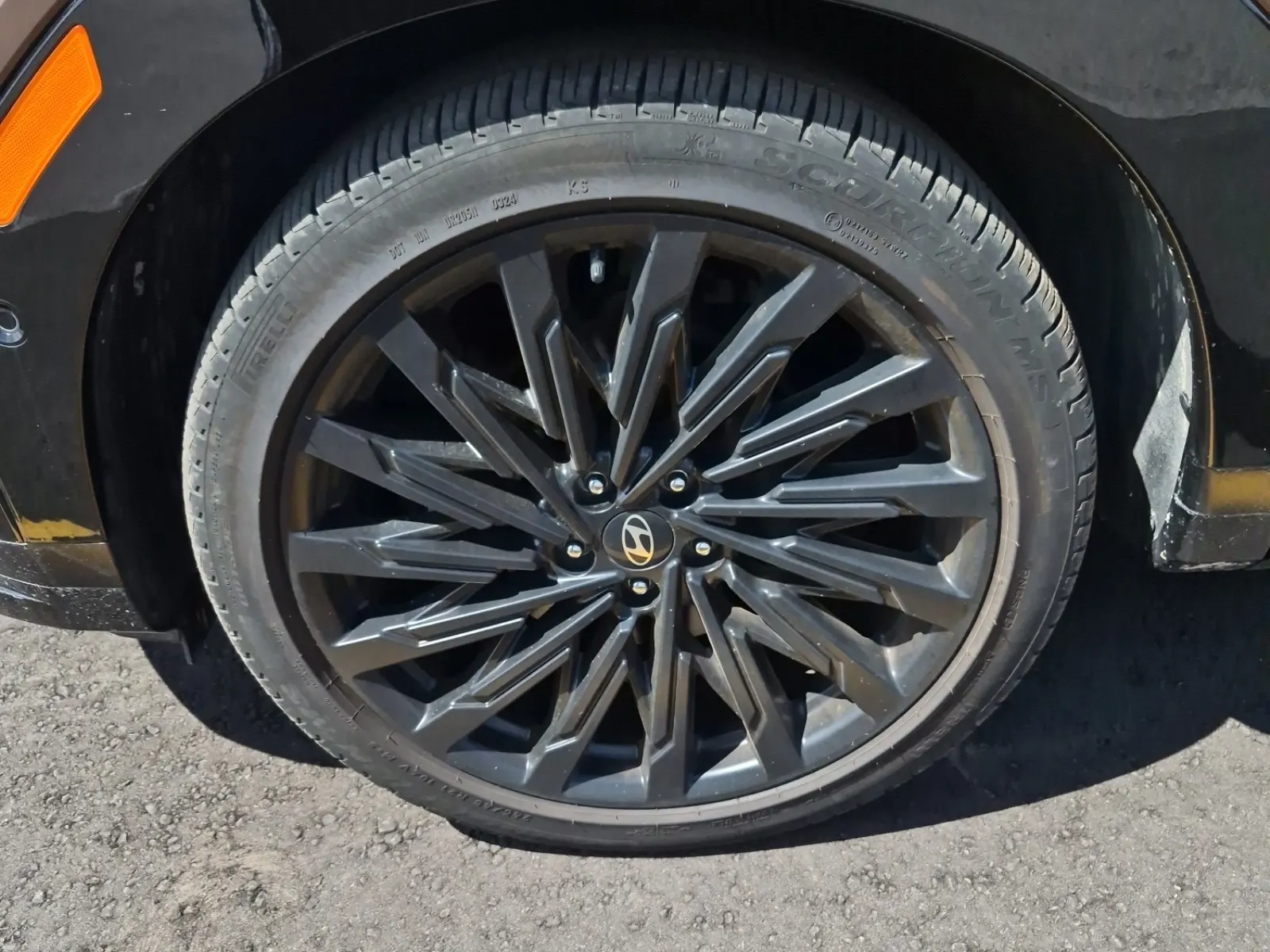 Front driver wheel/tire photo
