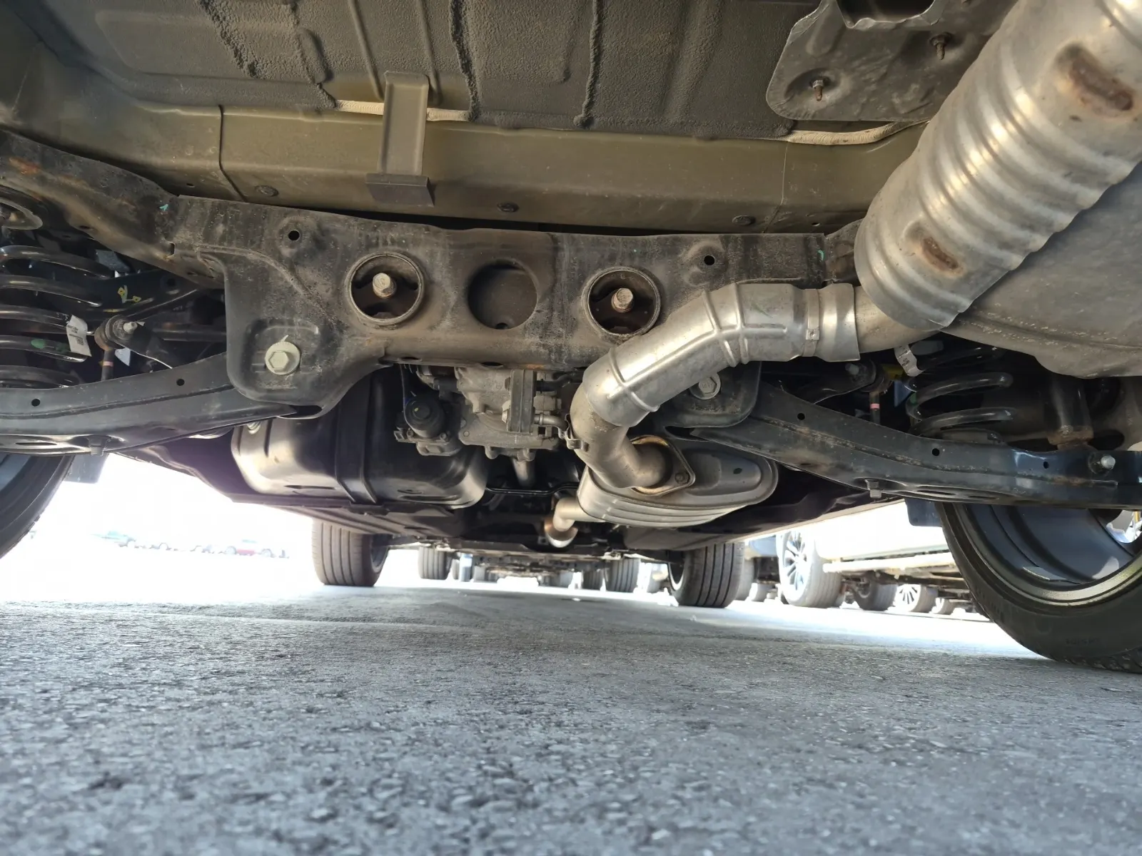 Undercarriage - Rear Photo