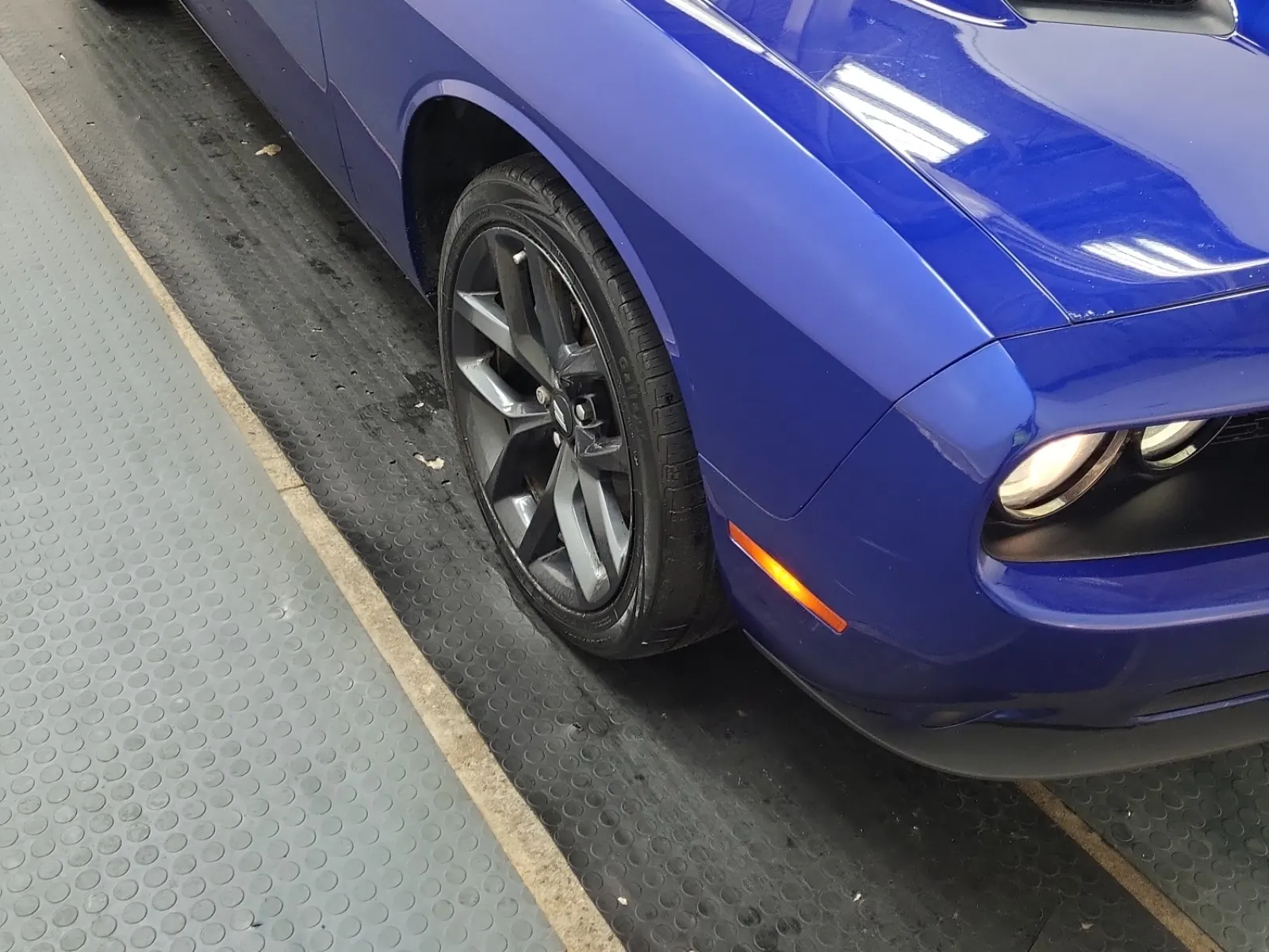 Right Front Wheel/Tire Photo