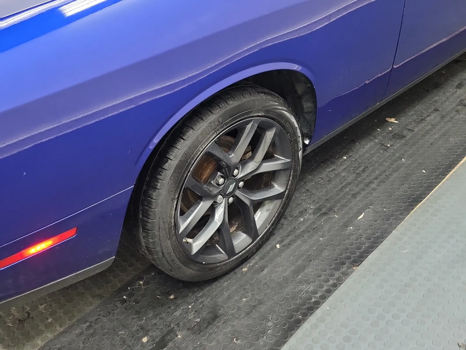 Right Rear Wheel/Tire Photo