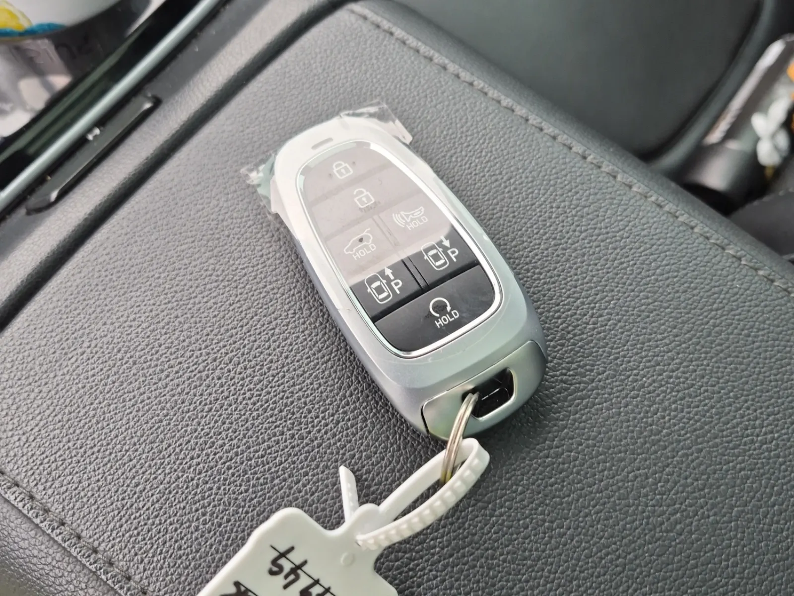 Keys/Fobs/Manual Photo