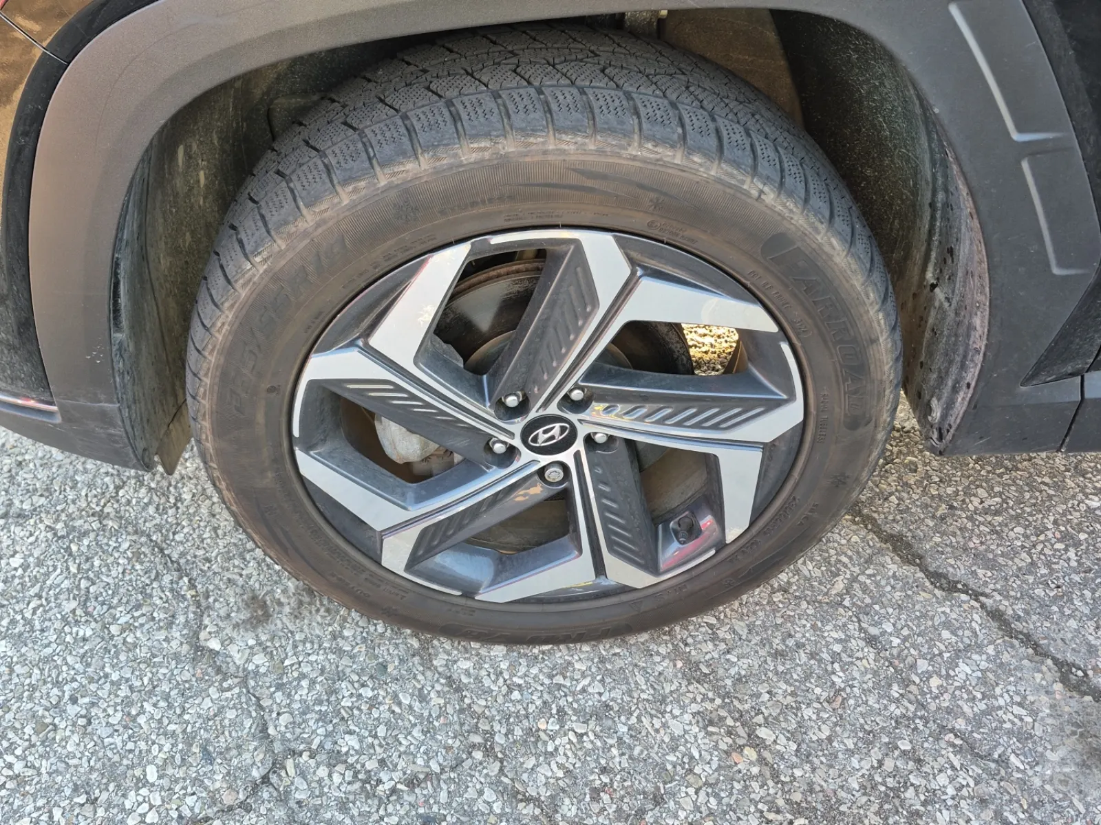Front driver wheel/tire photo