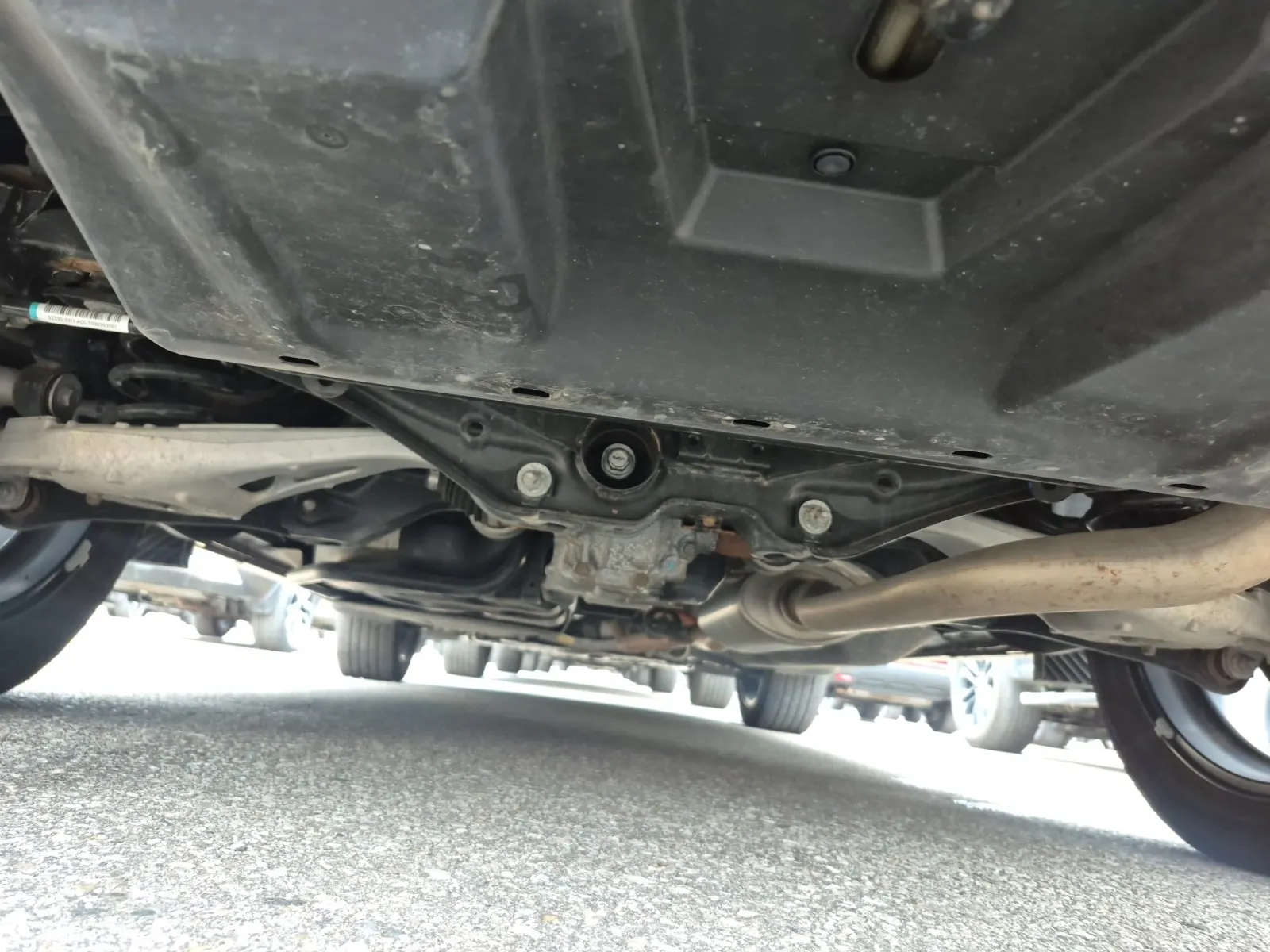 Undercarriage - Rear Photo