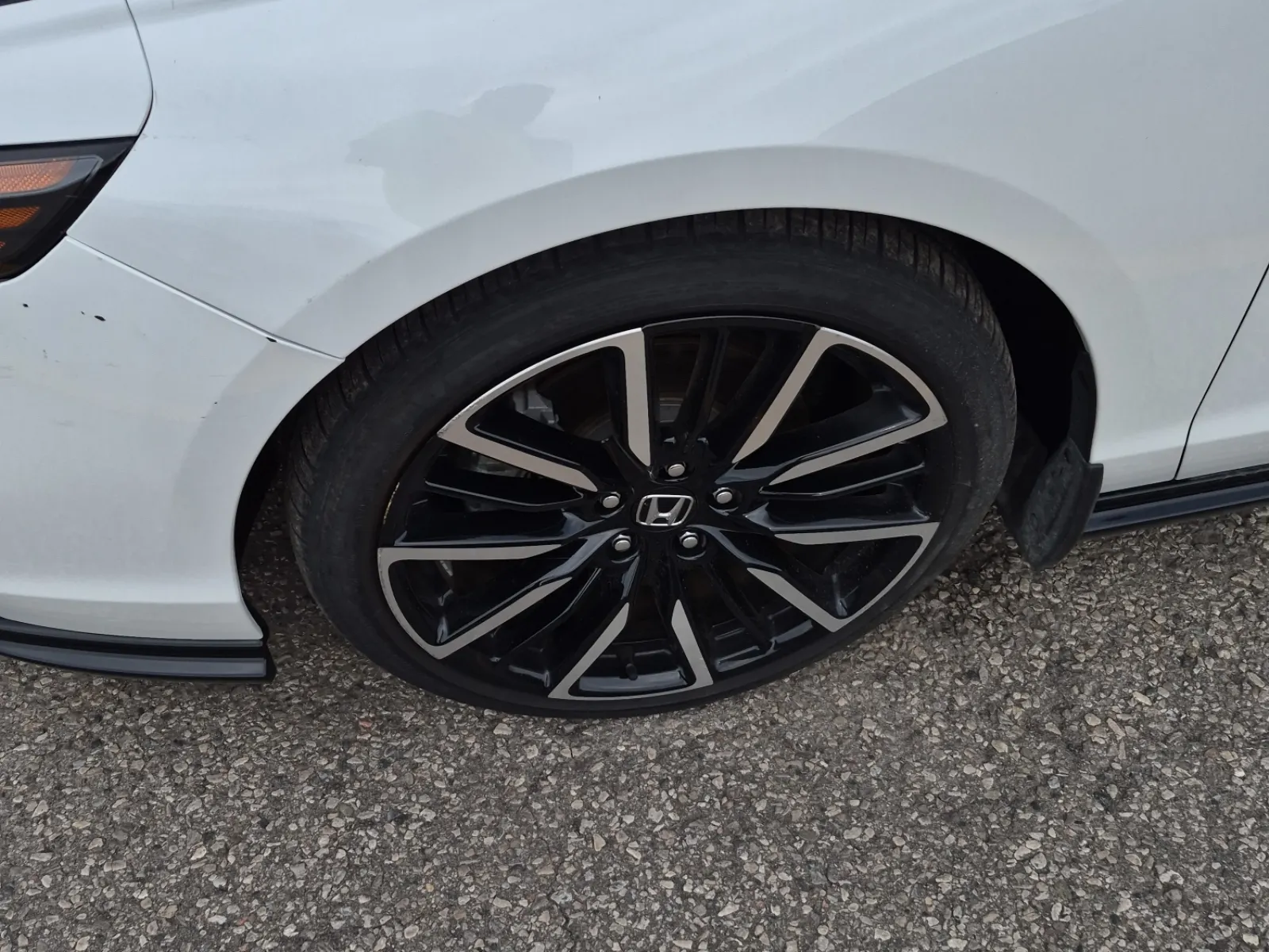 Front driver wheel/tire photo