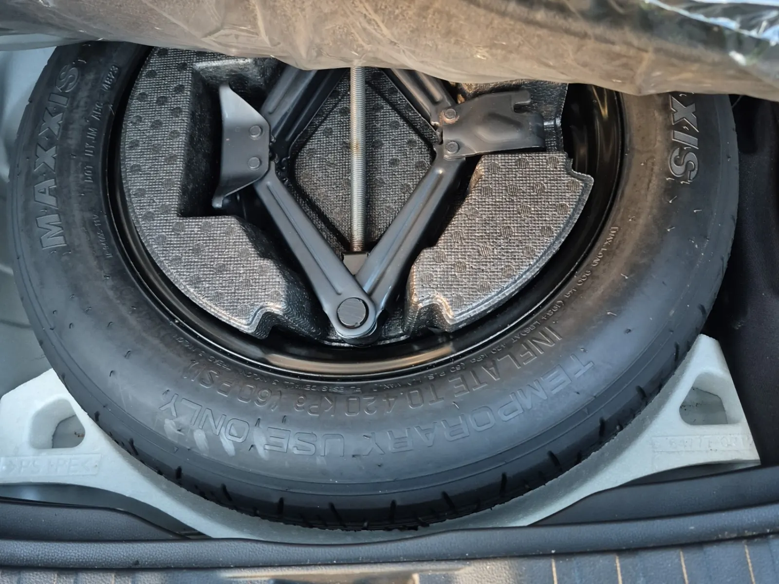 Spare Tire & Wheel Photo