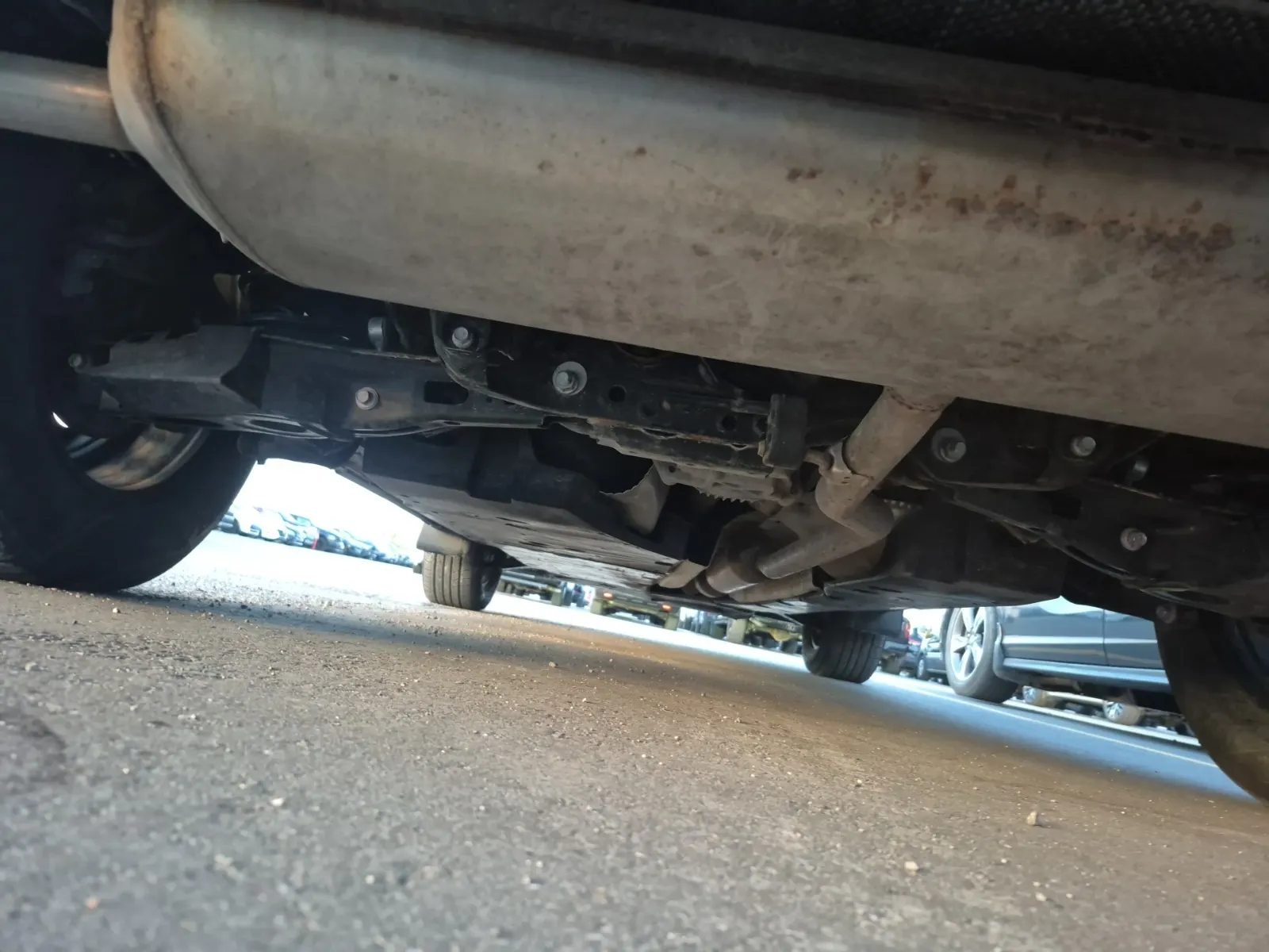 Undercarriage - Rear Photo