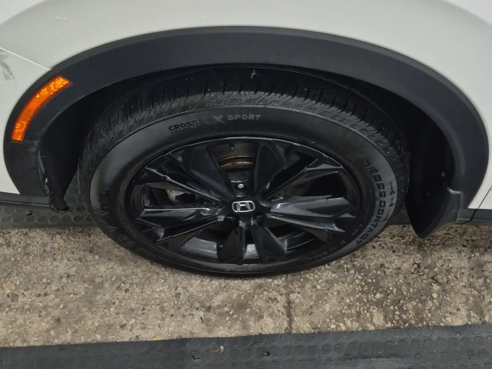 Front driver wheel/tire photo