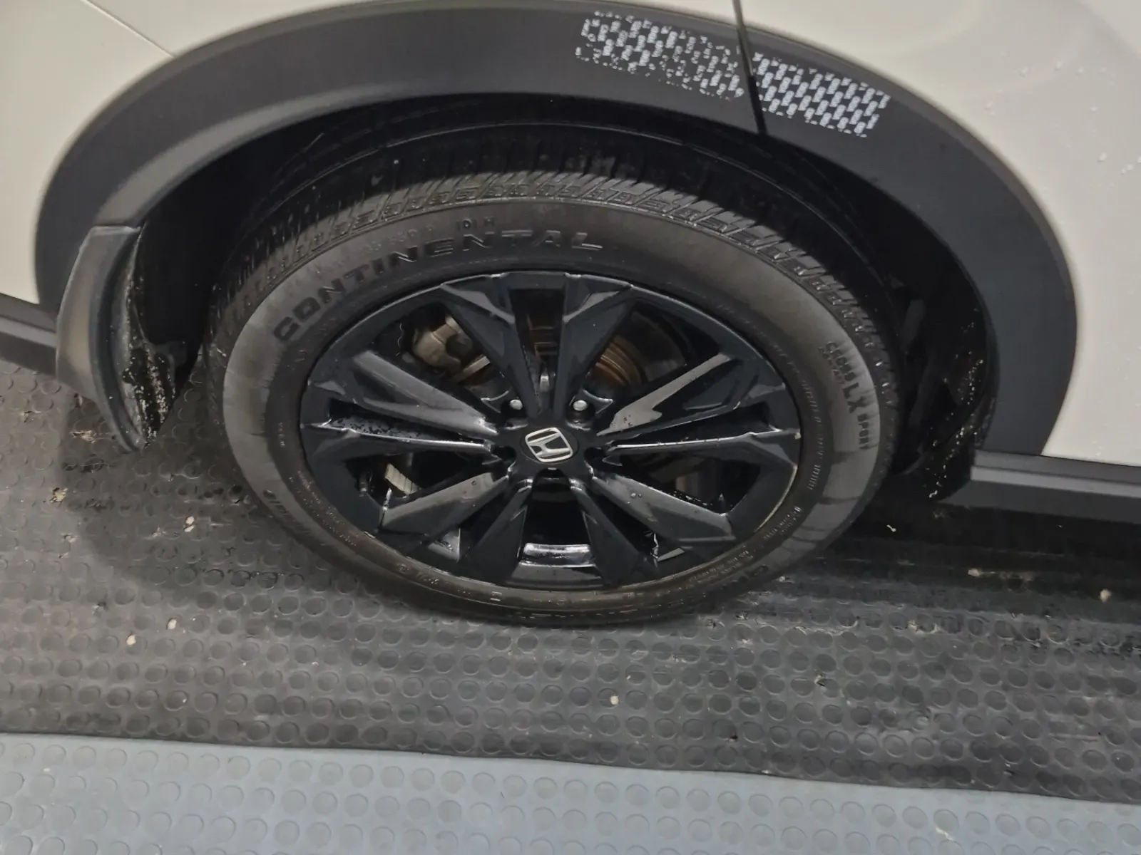 Right Rear Wheel/Tire Photo