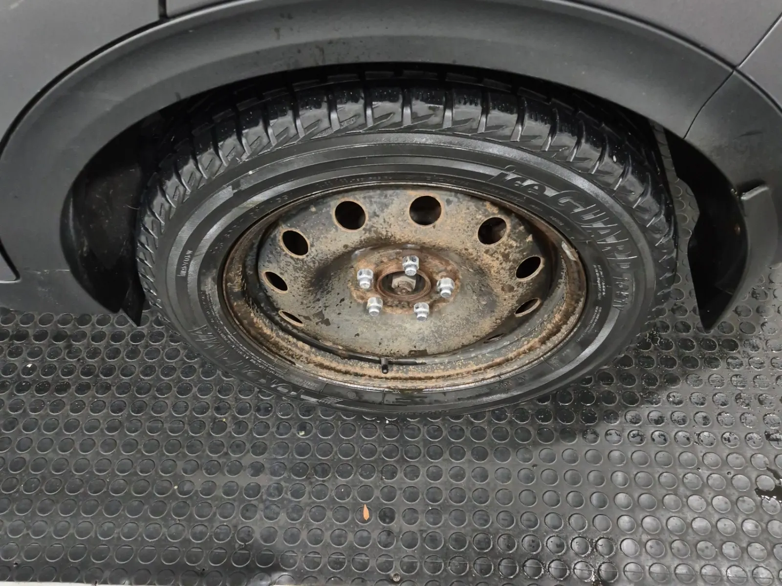 Left Rear Wheel/Tire Photo
