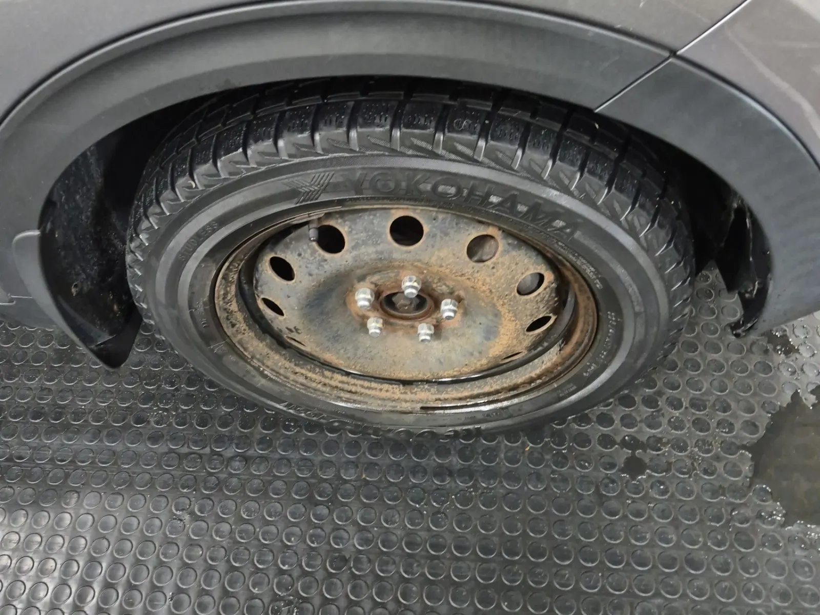 Right Front Wheel/Tire Photo