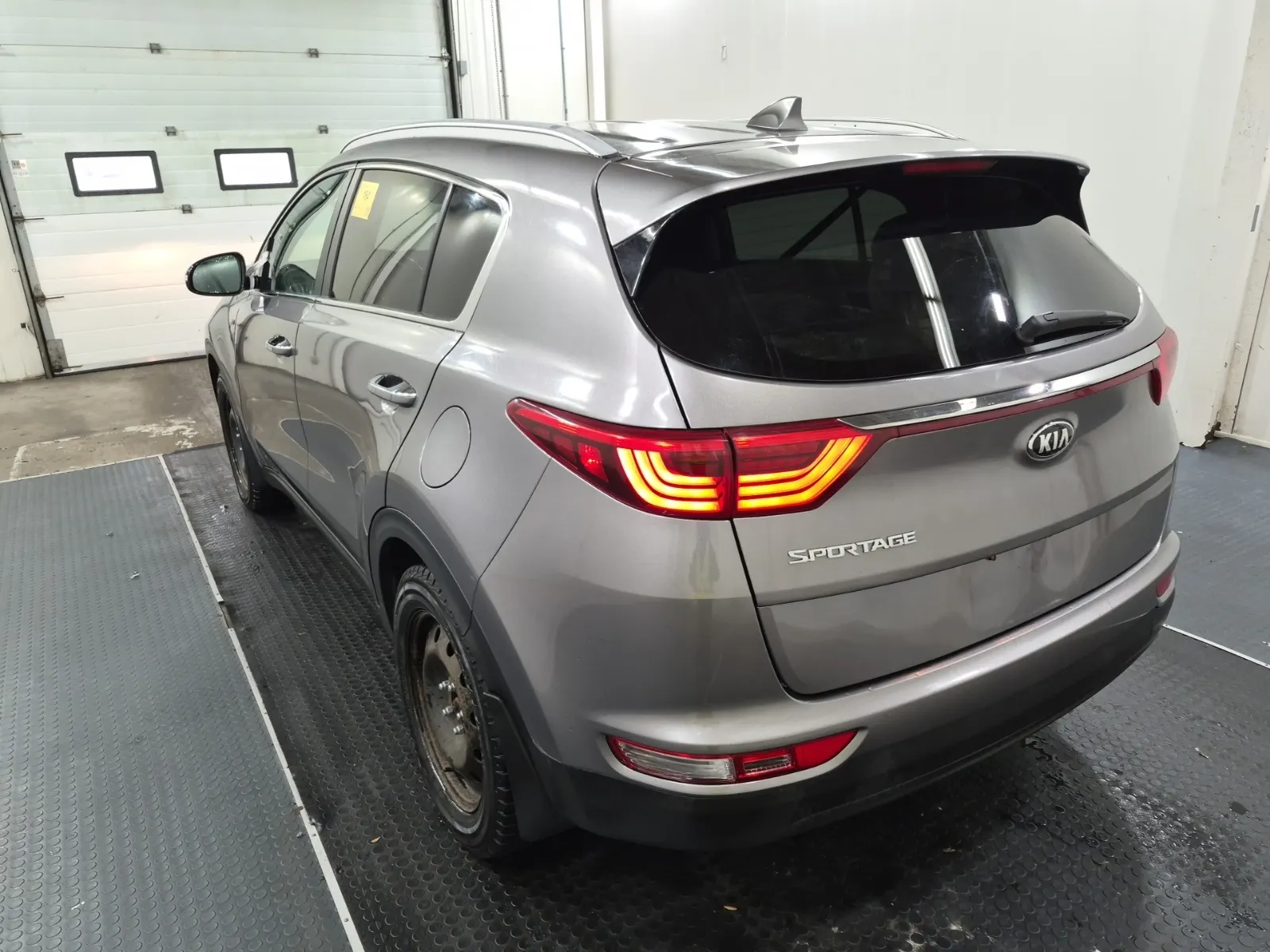 Driver Rear 3/4 Photo
