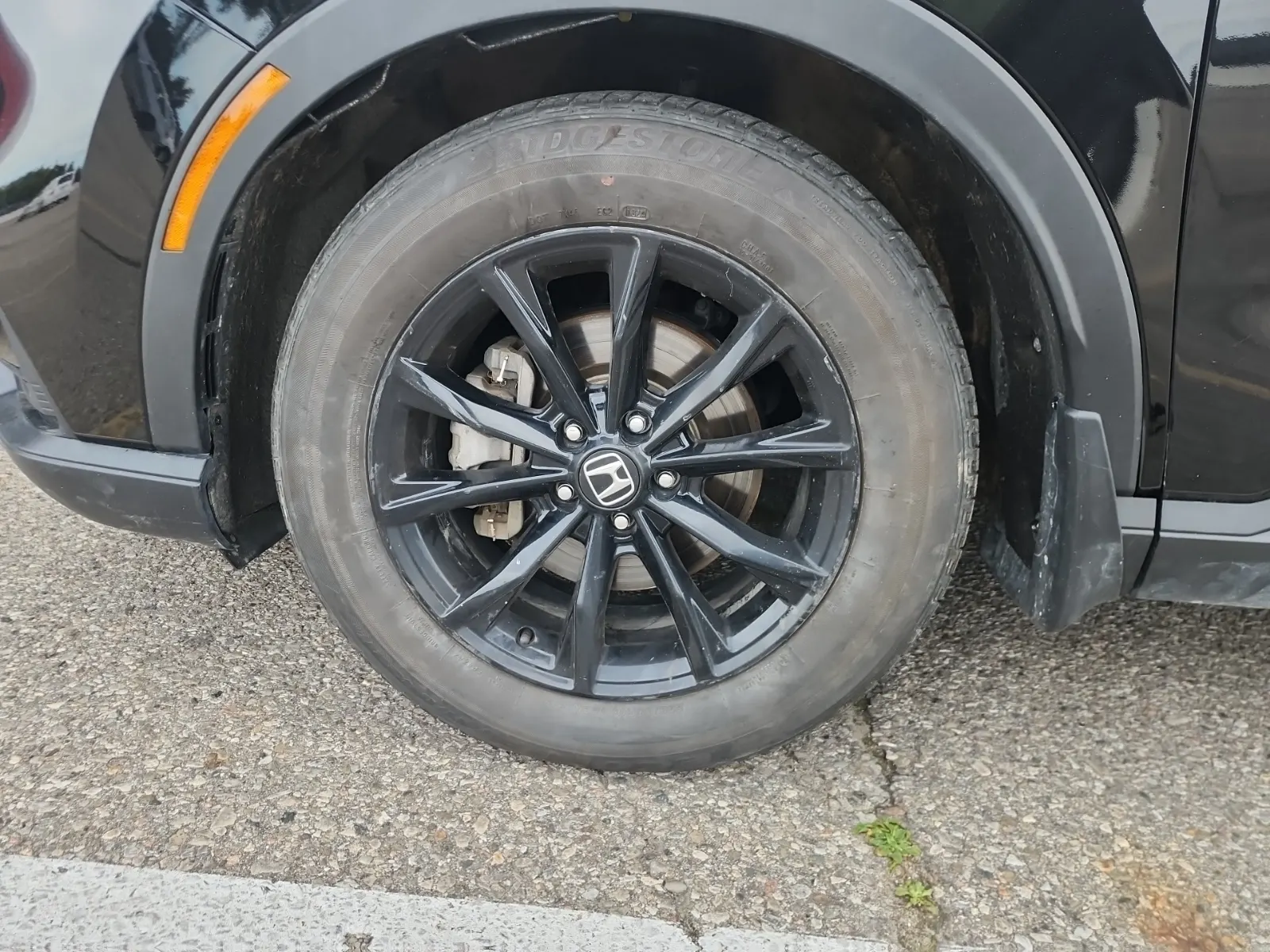 Front driver wheel/tire photo