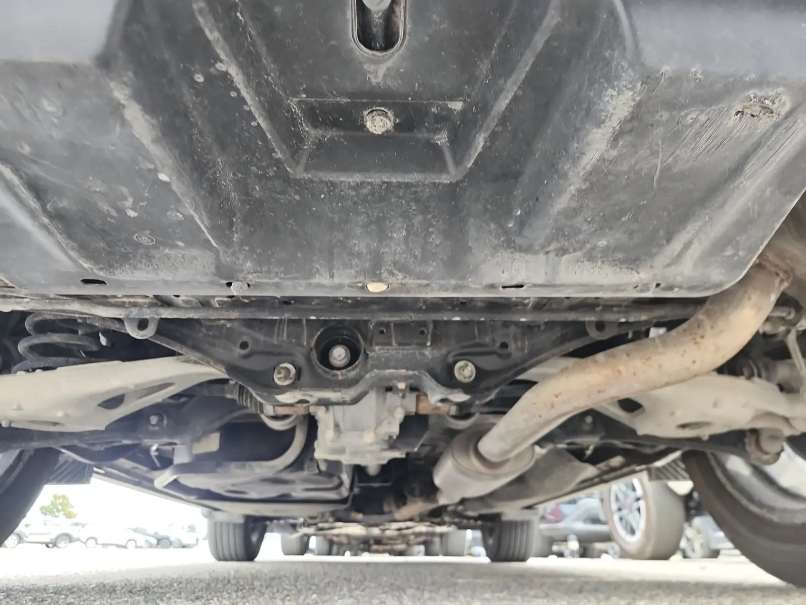 Undercarriage - Rear Photo