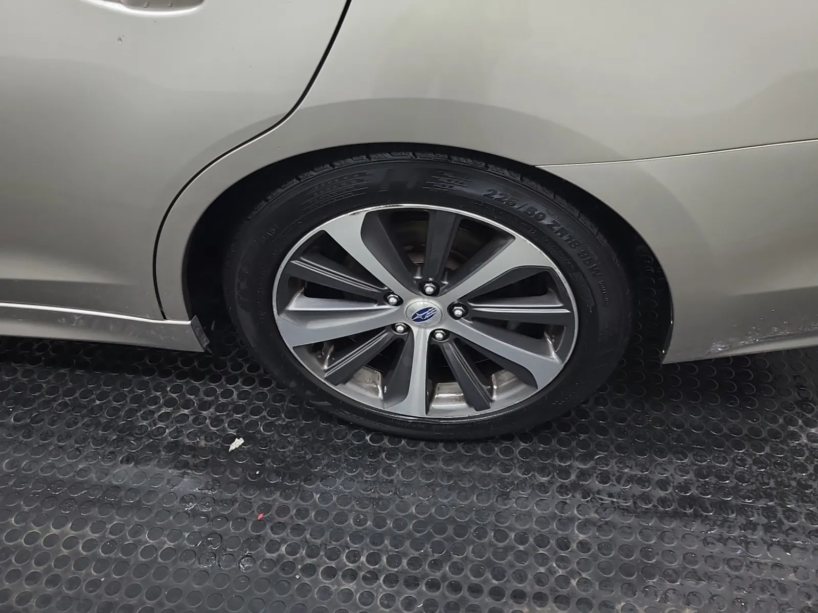 Left Rear Wheel/Tire Photo