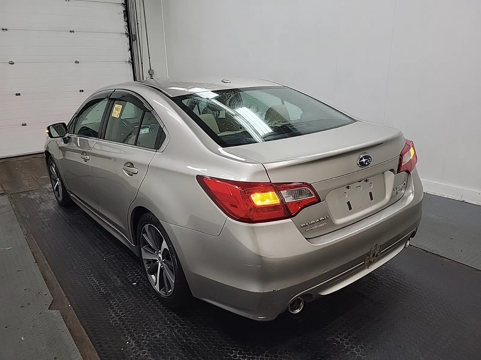 Driver Rear 3/4 Photo