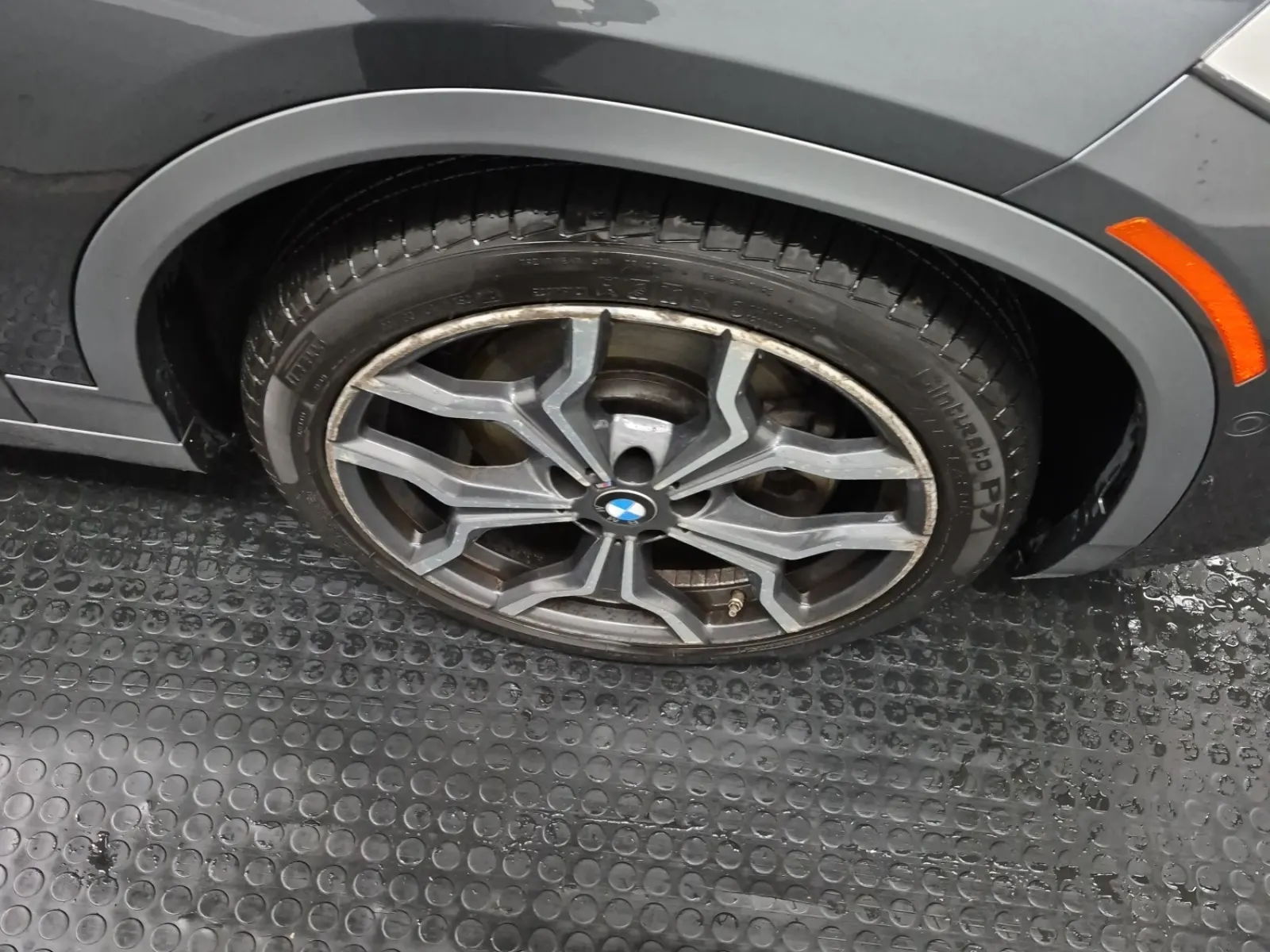 Right Front Wheel/Tire Photo
