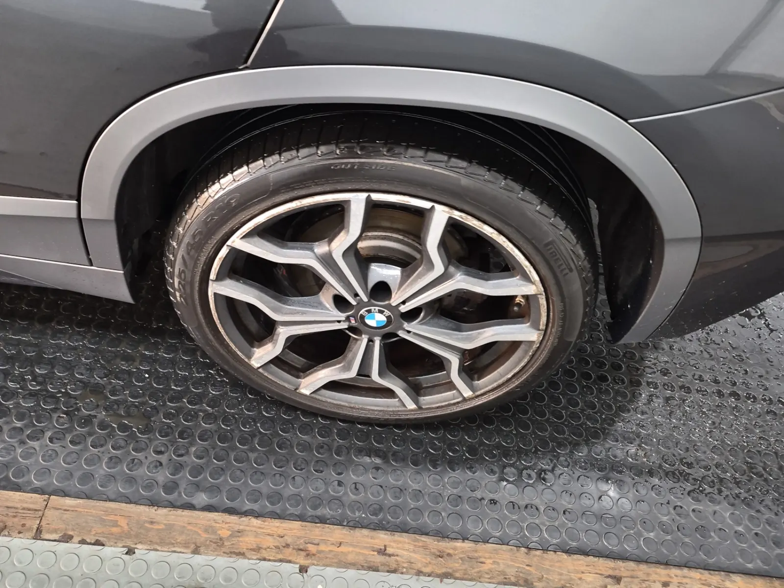 Left Rear Wheel/Tire Photo